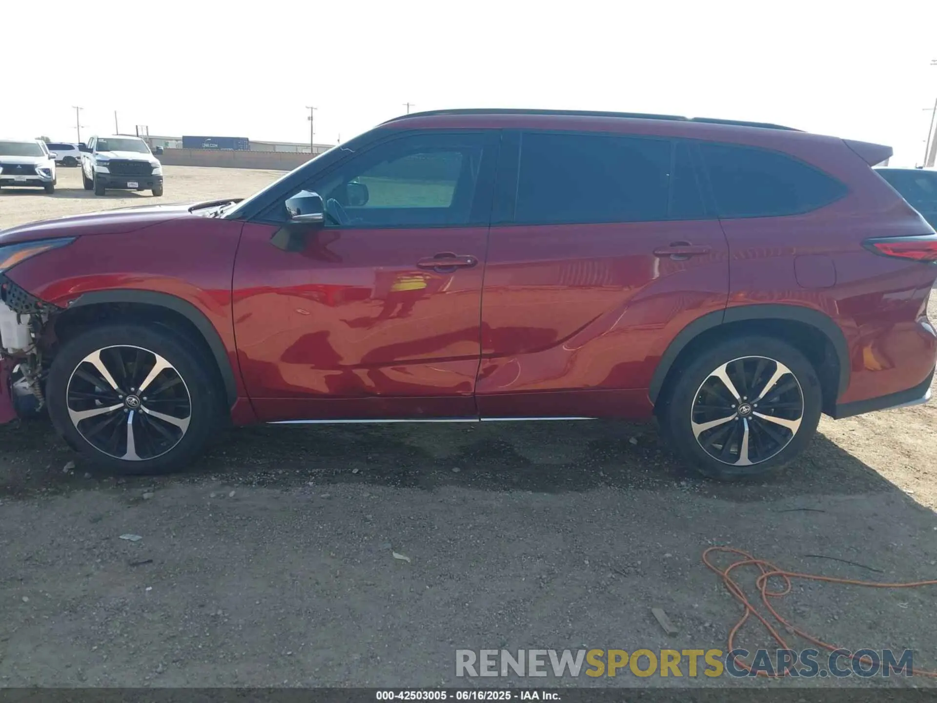 14 Photograph of a damaged car 5TDJZRBH0MS062146 TOYOTA HIGHLANDER 2021