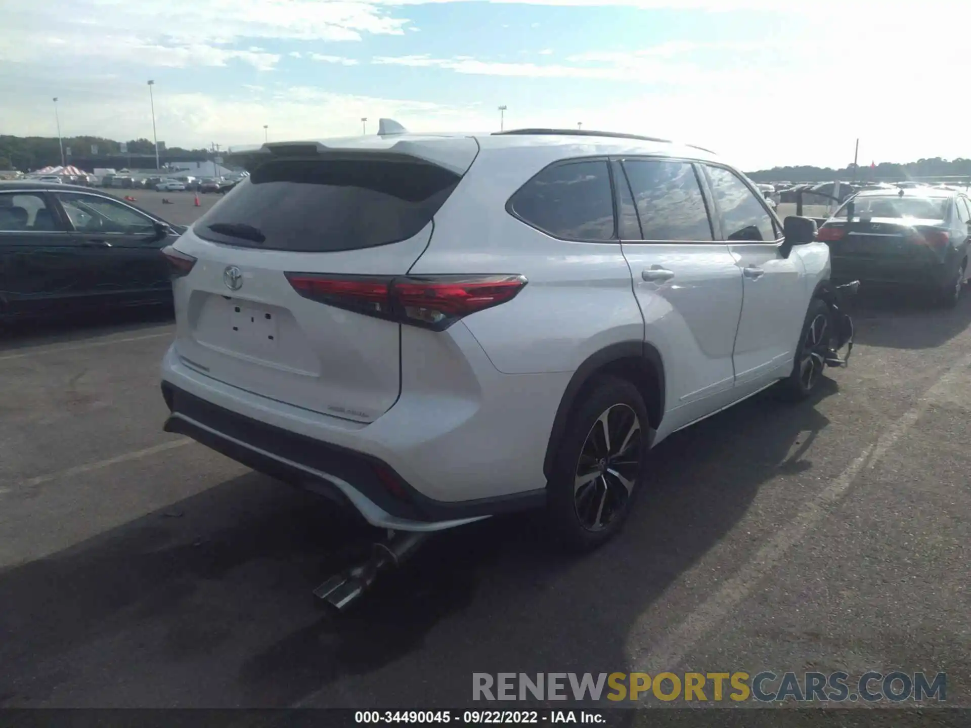 4 Photograph of a damaged car 5TDJZRBH0MS120594 TOYOTA HIGHLANDER 2021