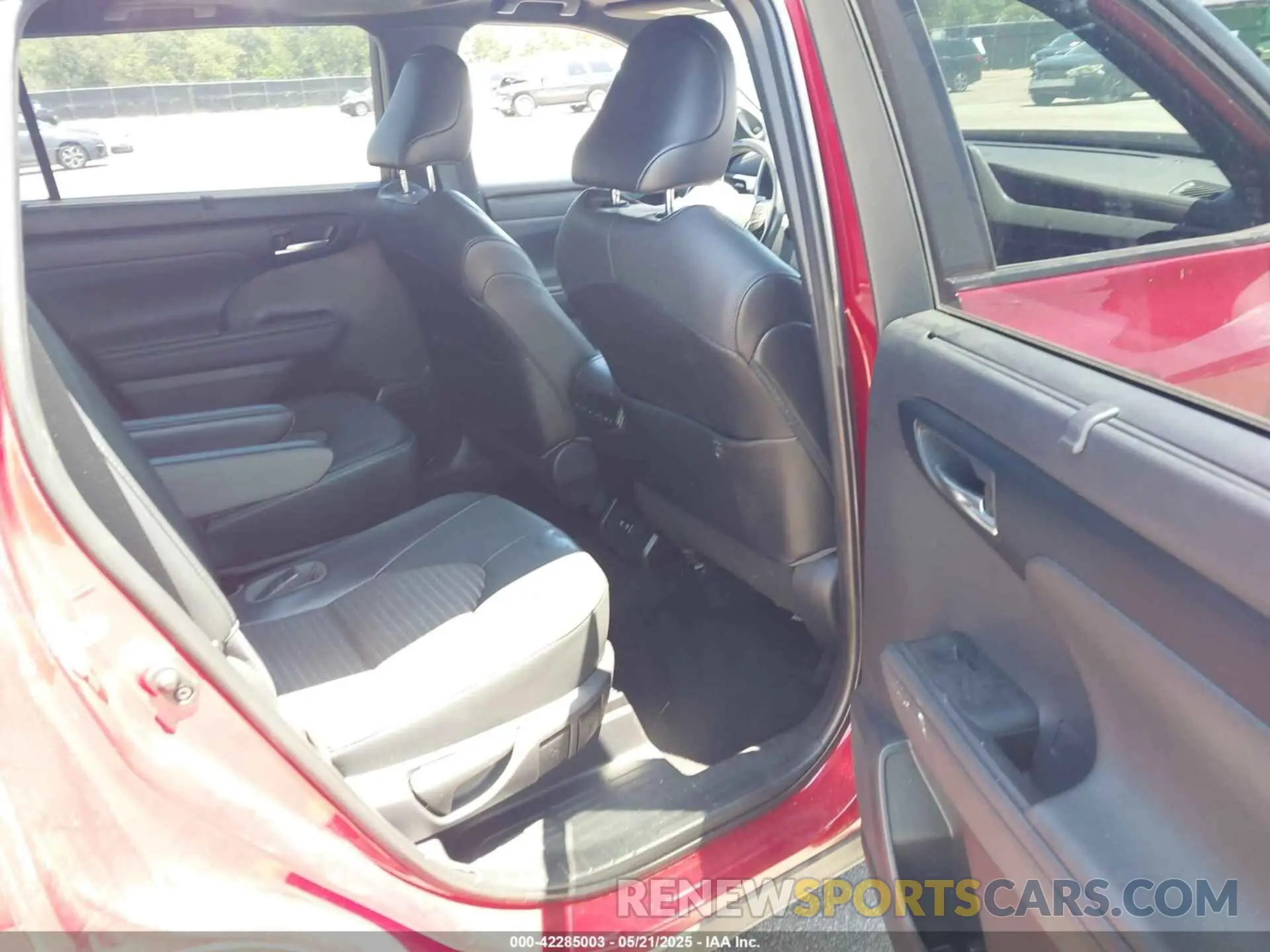 8 Photograph of a damaged car 5TDJZRBH0MS129571 TOYOTA HIGHLANDER 2021