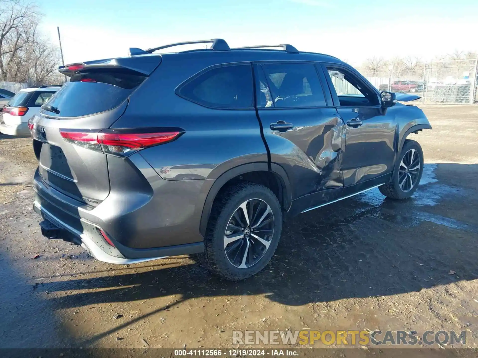 4 Photograph of a damaged car 5TDJZRBH1MS090893 TOYOTA HIGHLANDER 2021