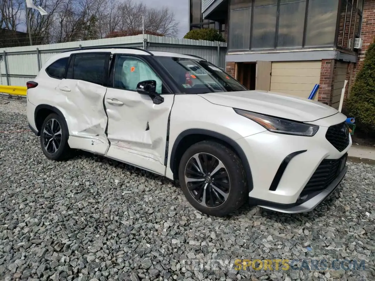 4 Photograph of a damaged car 5TDJZRBH1MS100404 TOYOTA HIGHLANDER 2021