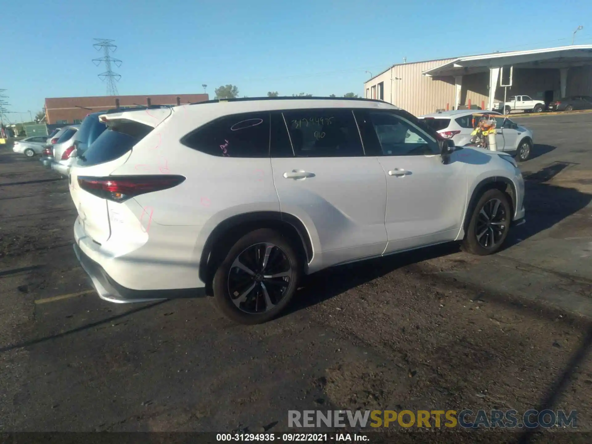 4 Photograph of a damaged car 5TDJZRBH2MS080731 TOYOTA HIGHLANDER 2021