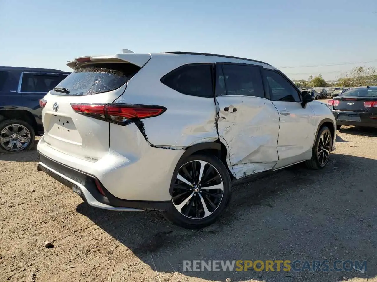 3 Photograph of a damaged car 5TDJZRBH3MS068586 TOYOTA HIGHLANDER 2021