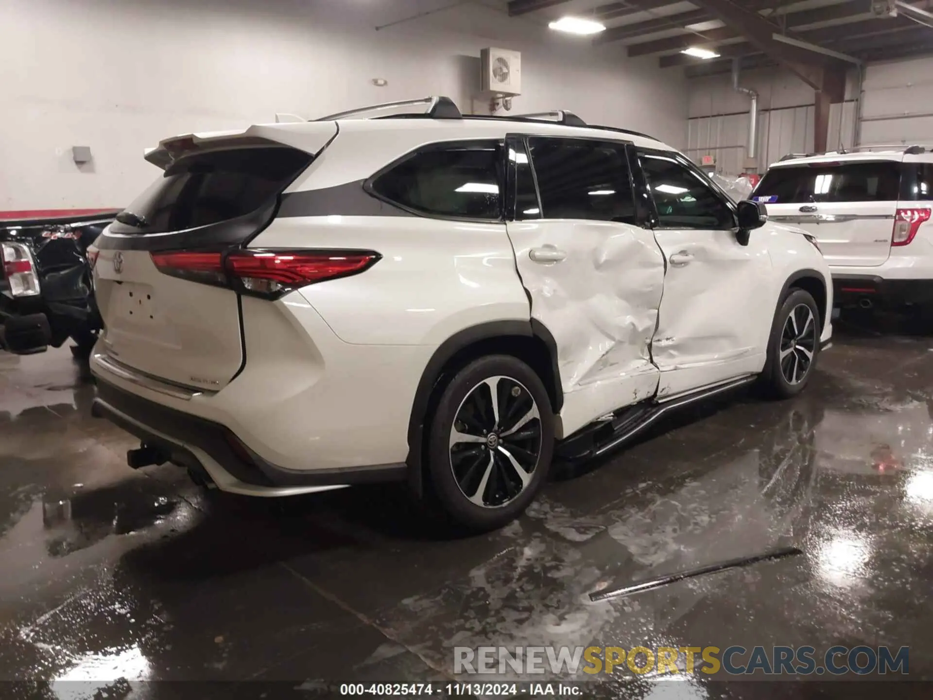 4 Photograph of a damaged car 5TDJZRBH5MS060828 TOYOTA HIGHLANDER 2021