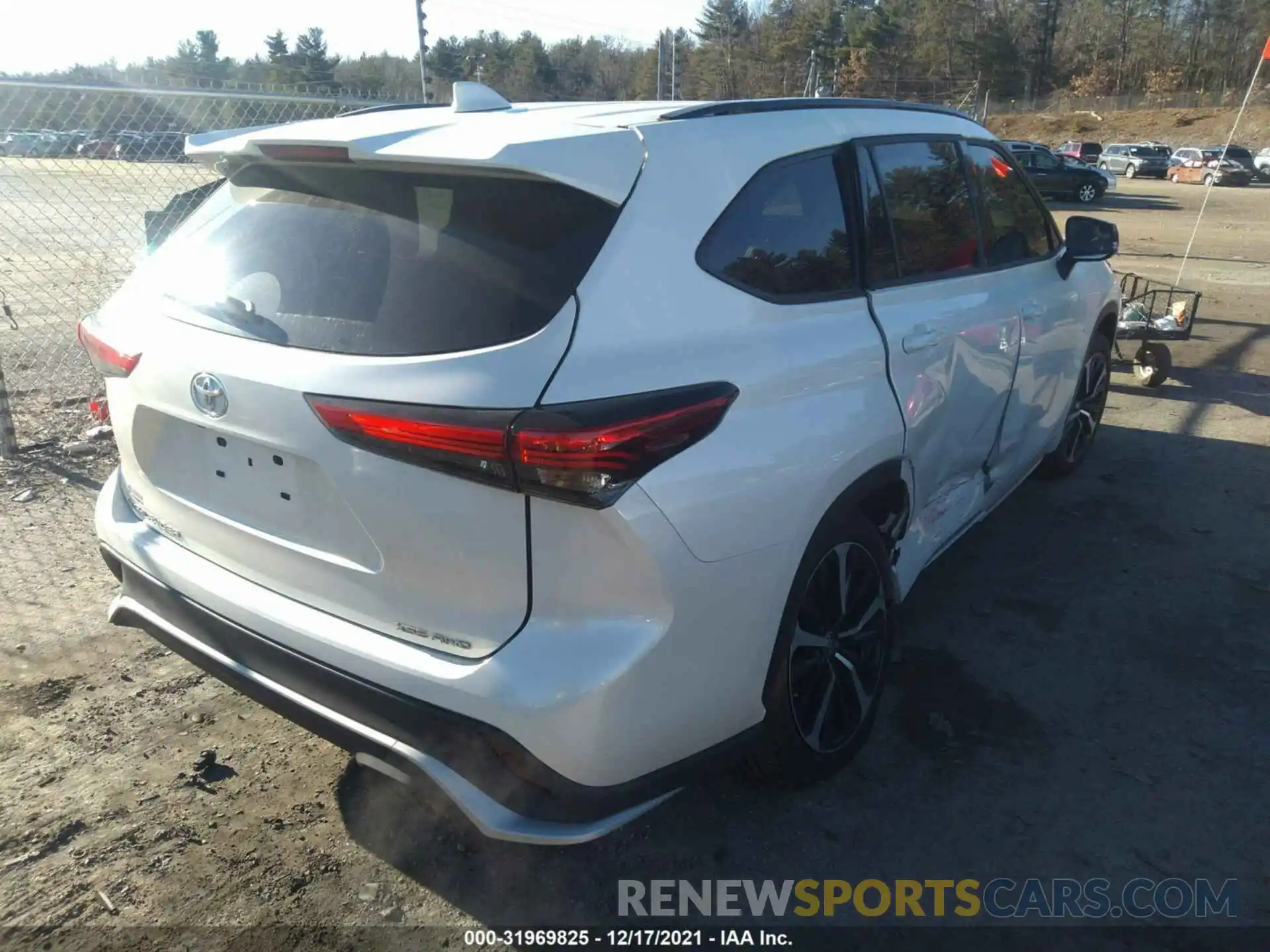 4 Photograph of a damaged car 5TDJZRBH6MS082773 TOYOTA HIGHLANDER 2021