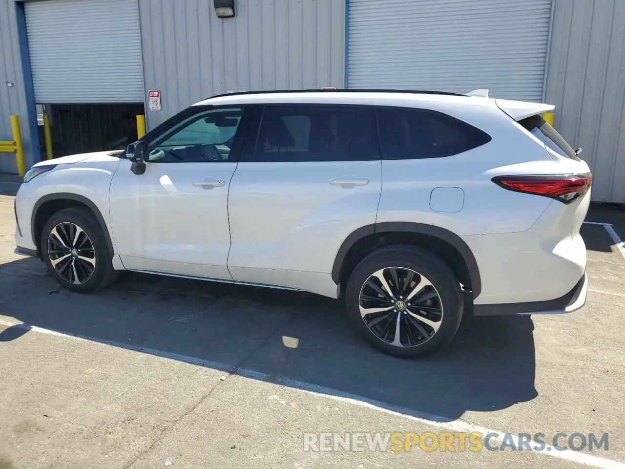 2 Photograph of a damaged car 5TDJZRBH7MS092910 TOYOTA HIGHLANDER 2021