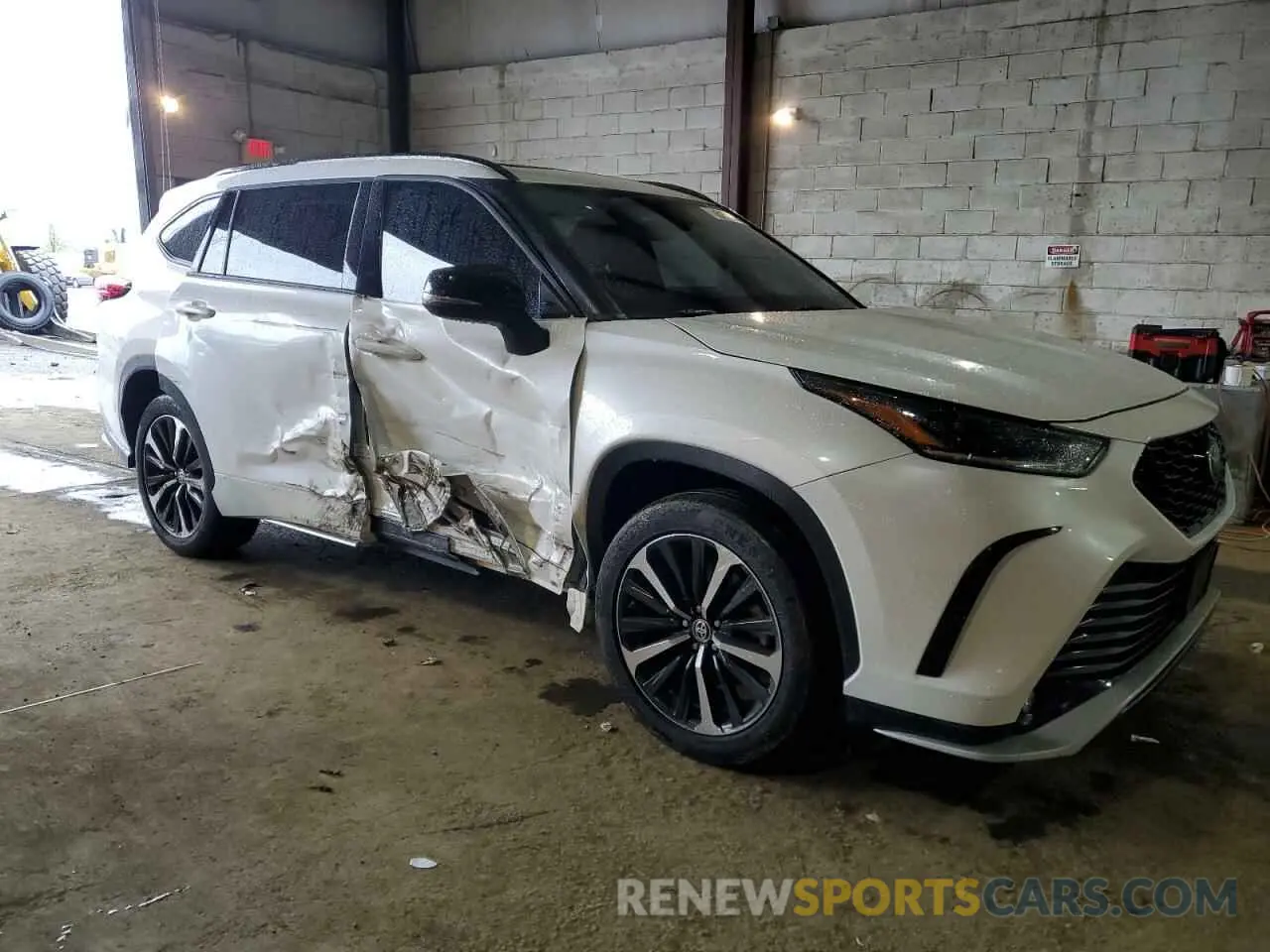 4 Photograph of a damaged car 5TDJZRBH8MS139426 TOYOTA HIGHLANDER 2021