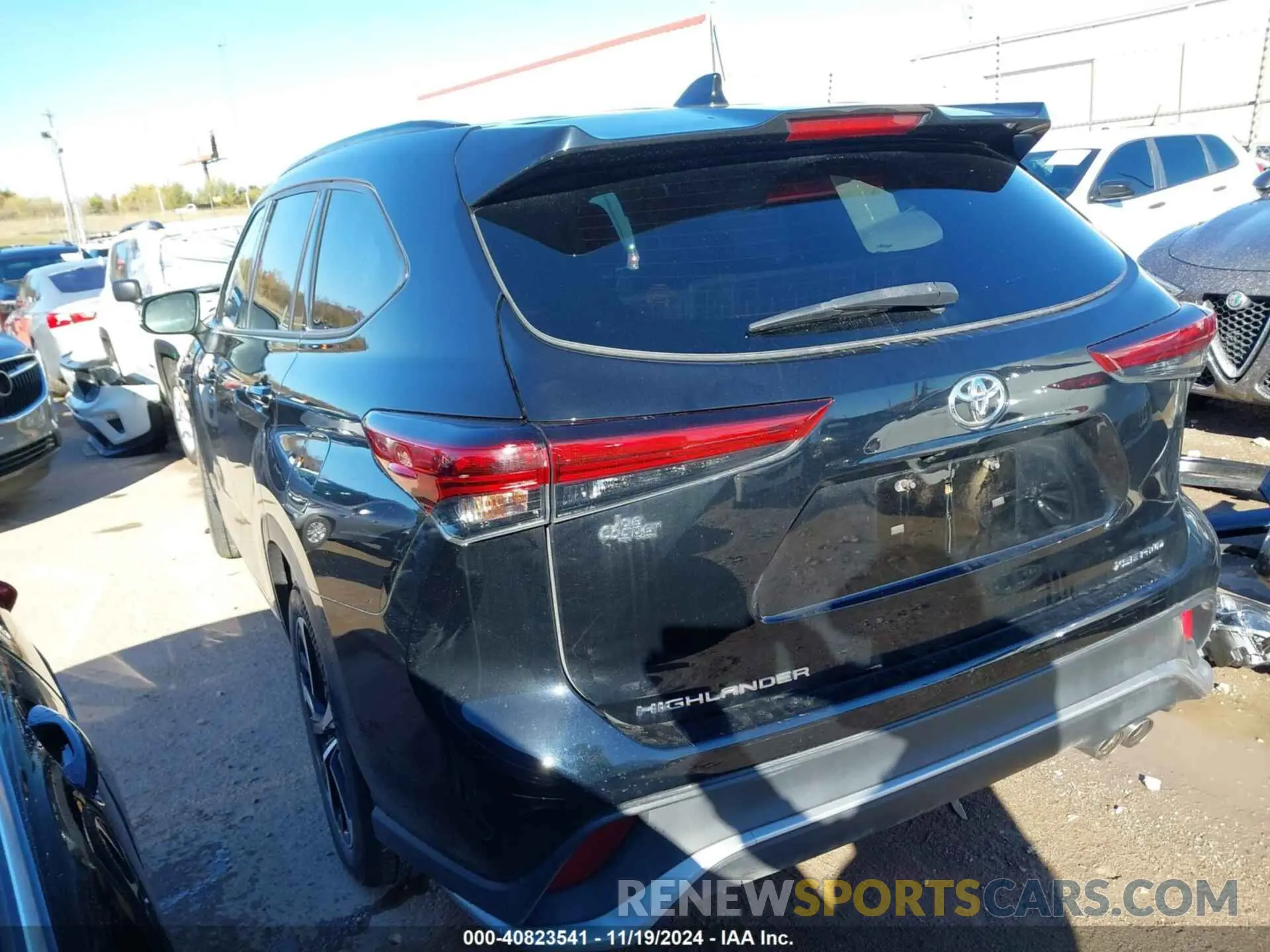 3 Photograph of a damaged car 5TDJZRBH9MS135014 TOYOTA HIGHLANDER 2021