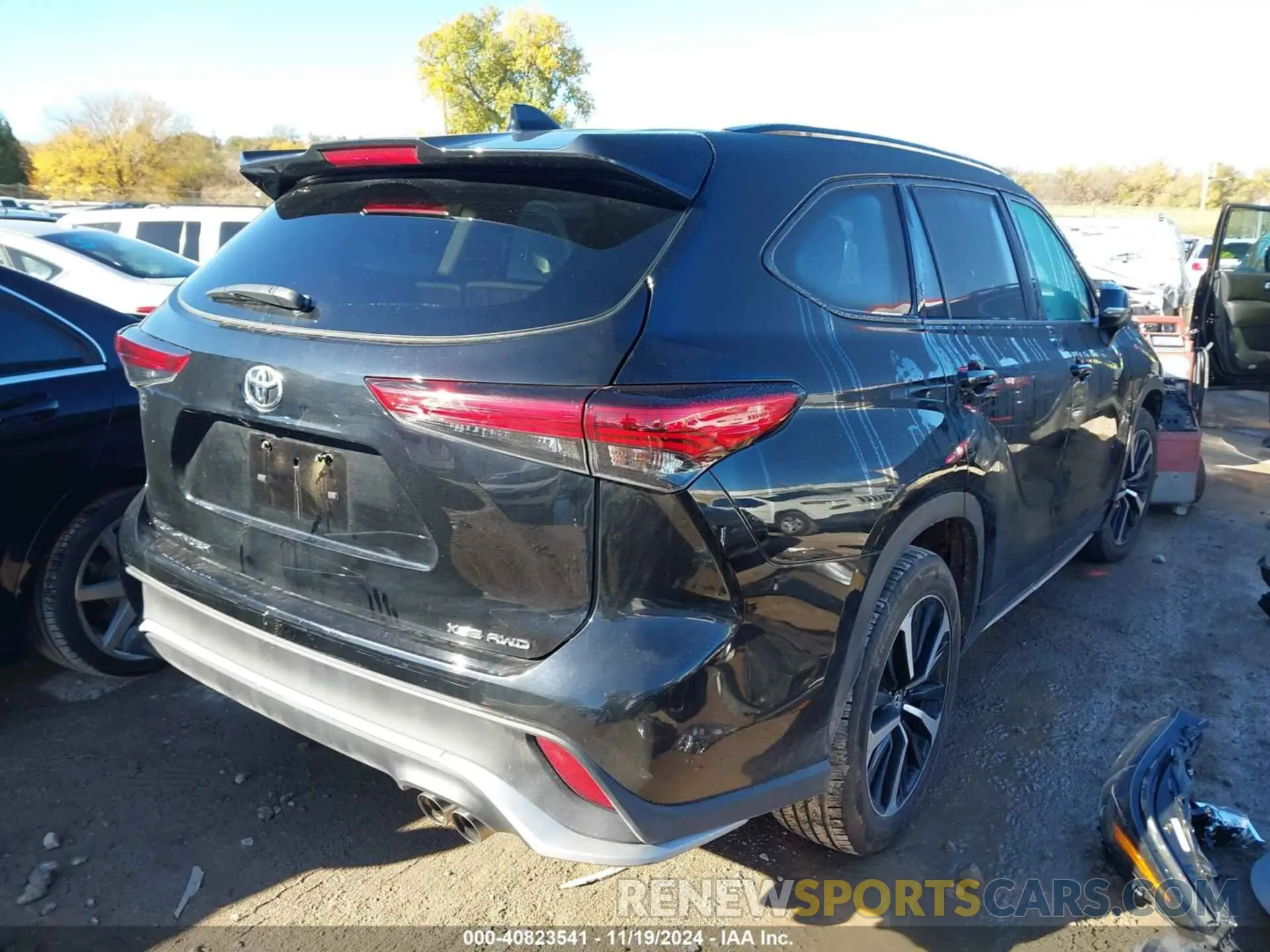4 Photograph of a damaged car 5TDJZRBH9MS135014 TOYOTA HIGHLANDER 2021