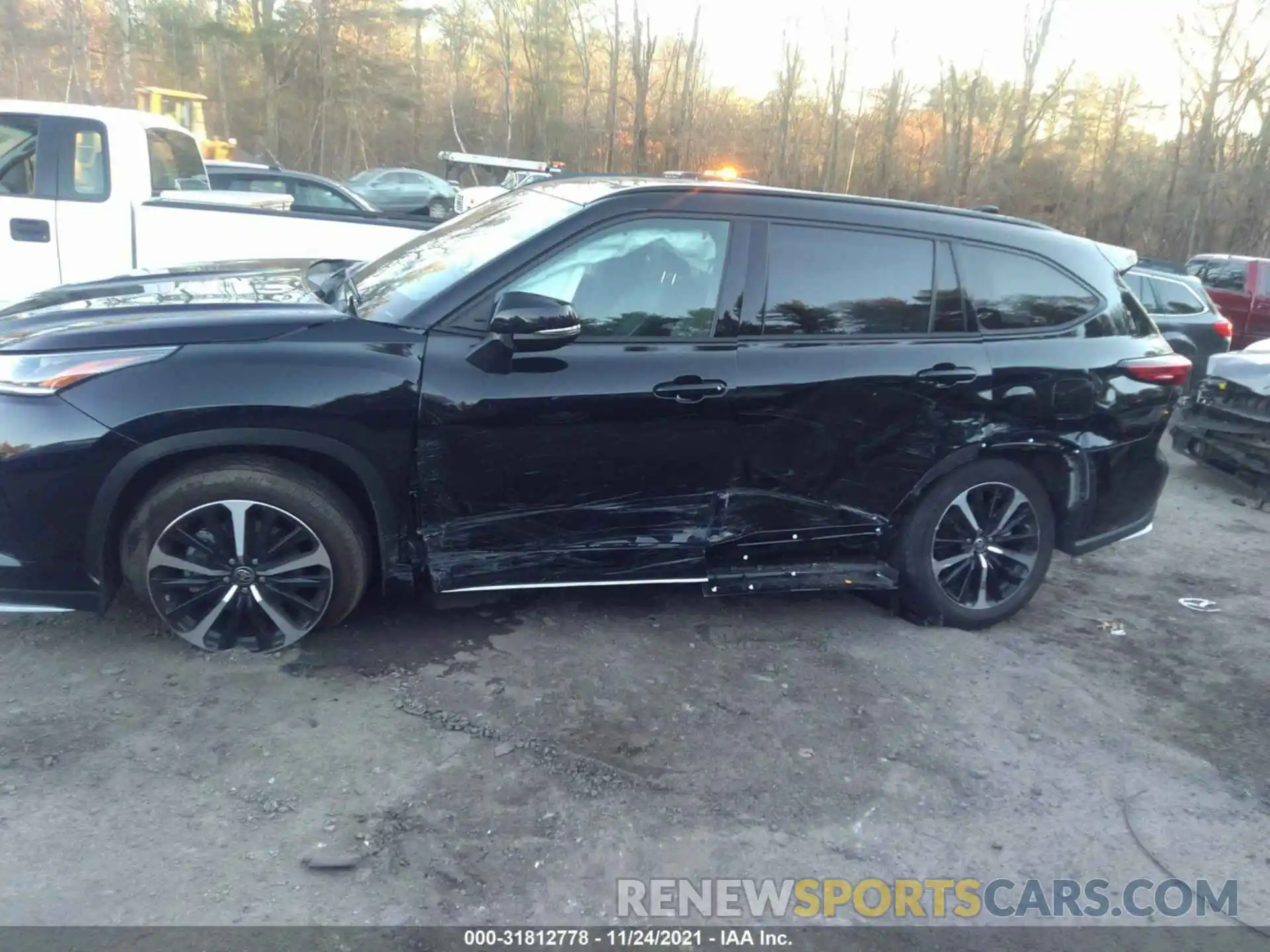 6 Photograph of a damaged car 5TDJZRBH9MS142447 TOYOTA HIGHLANDER 2021