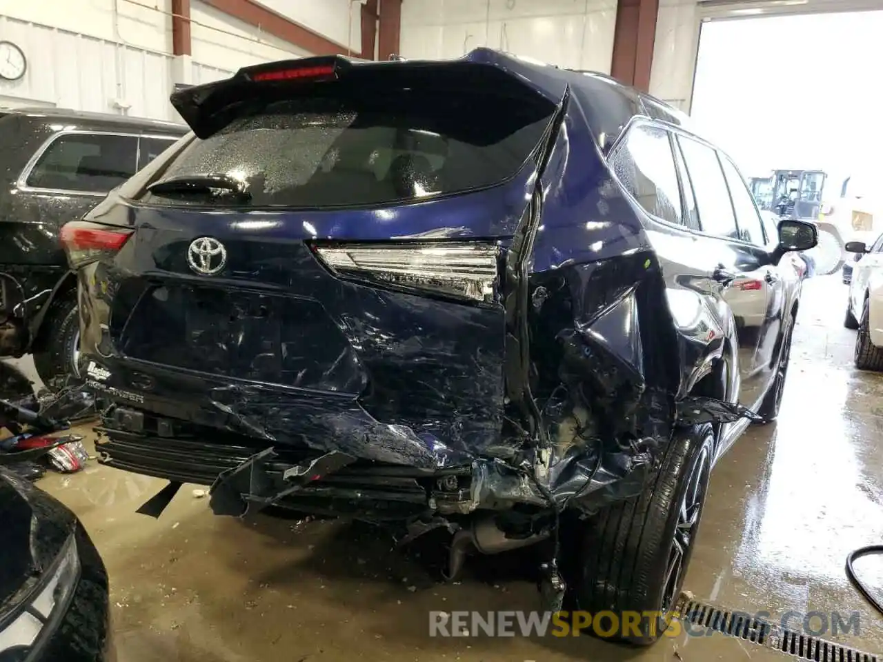 9 Photograph of a damaged car 5TDJZRBHXMS080265 TOYOTA HIGHLANDER 2021