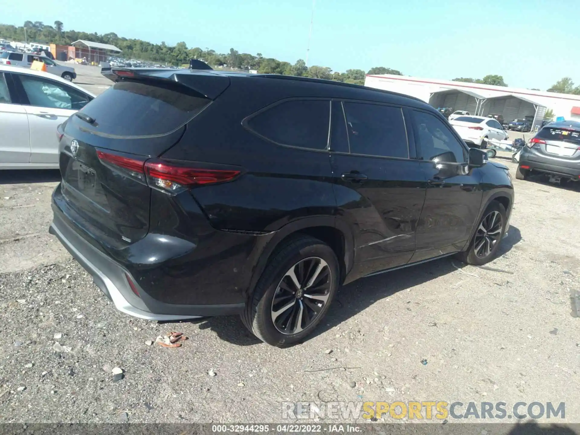 4 Photograph of a damaged car 5TDLZRAH1MS042966 TOYOTA HIGHLANDER 2021