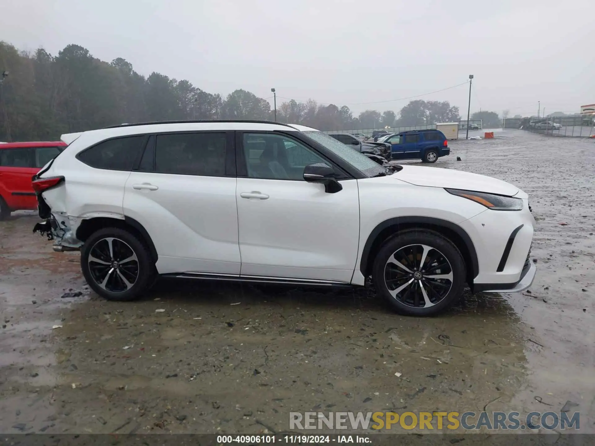 13 Photograph of a damaged car 5TDLZRAH3MS061972 TOYOTA HIGHLANDER 2021