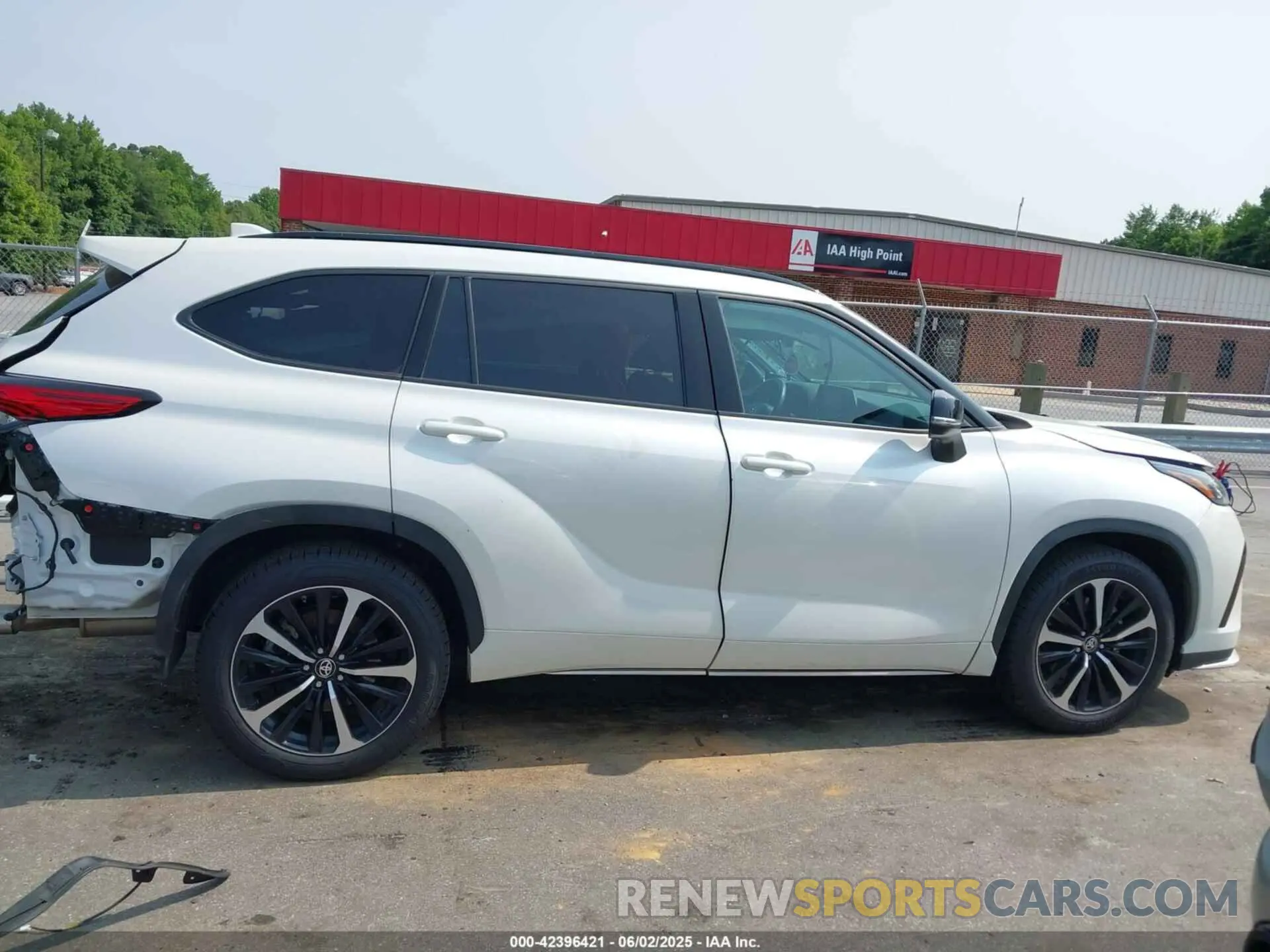 14 Photograph of a damaged car 5TDLZRAH7MS046617 TOYOTA HIGHLANDER 2021