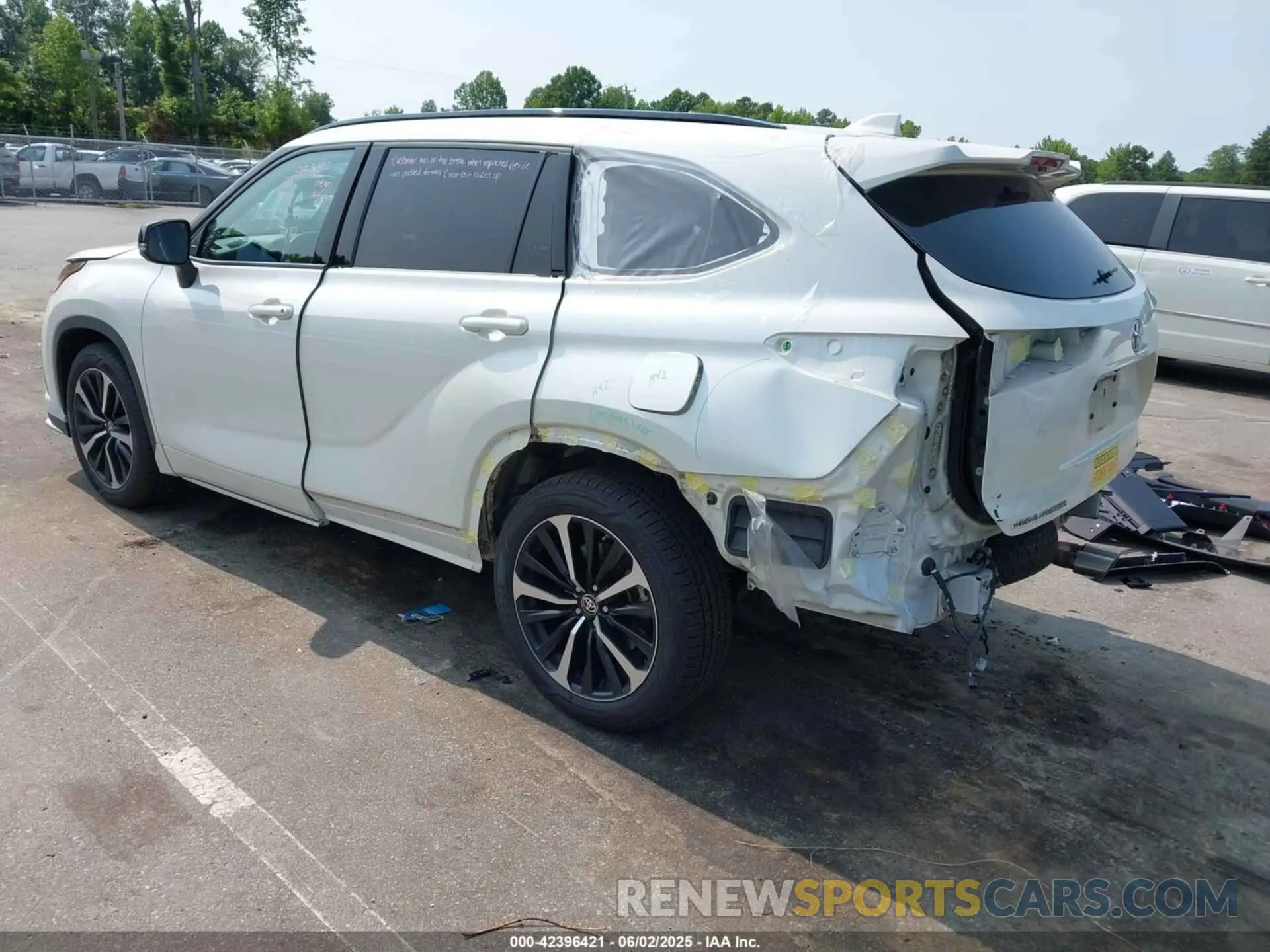 3 Photograph of a damaged car 5TDLZRAH7MS046617 TOYOTA HIGHLANDER 2021