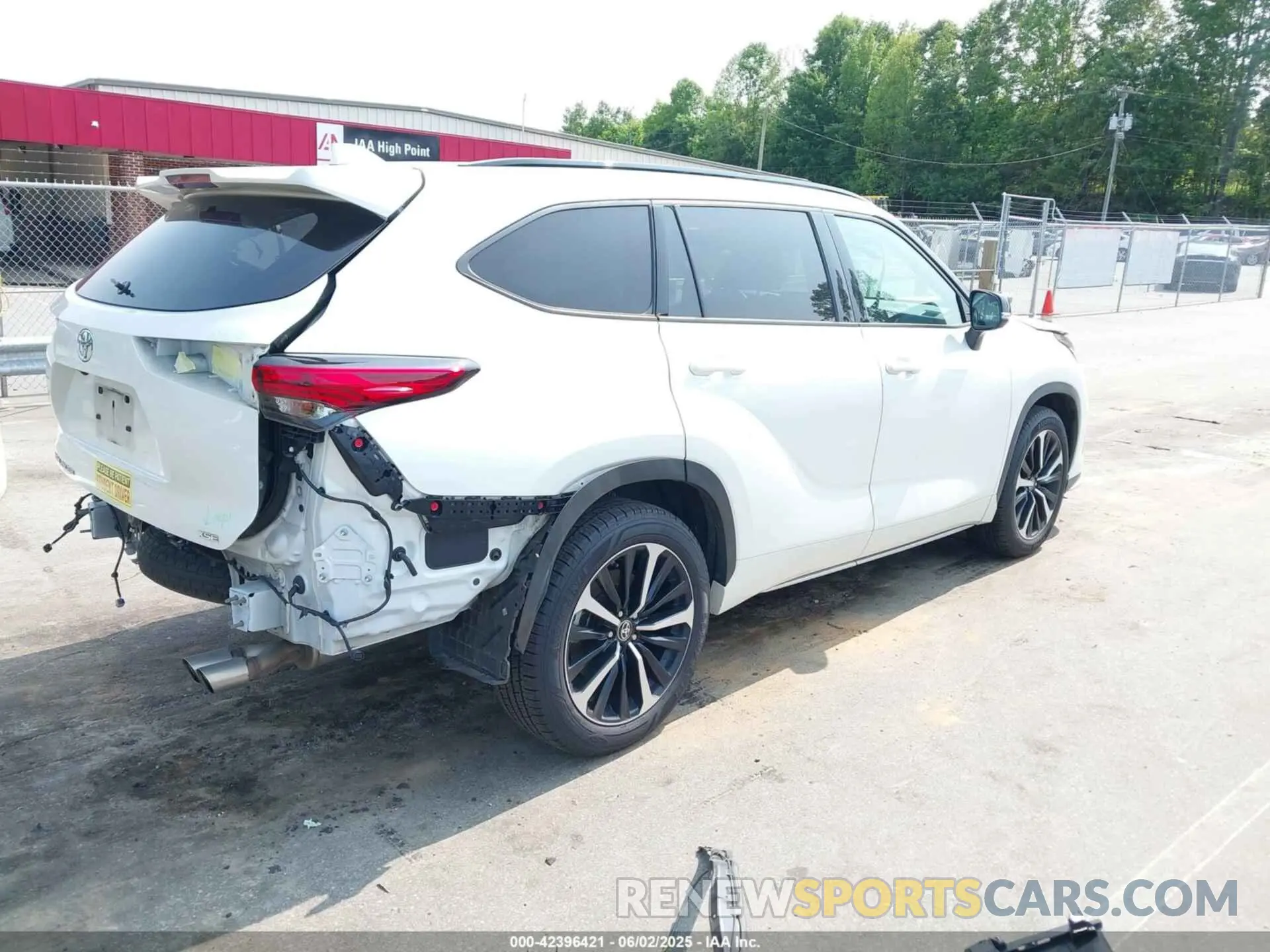 4 Photograph of a damaged car 5TDLZRAH7MS046617 TOYOTA HIGHLANDER 2021