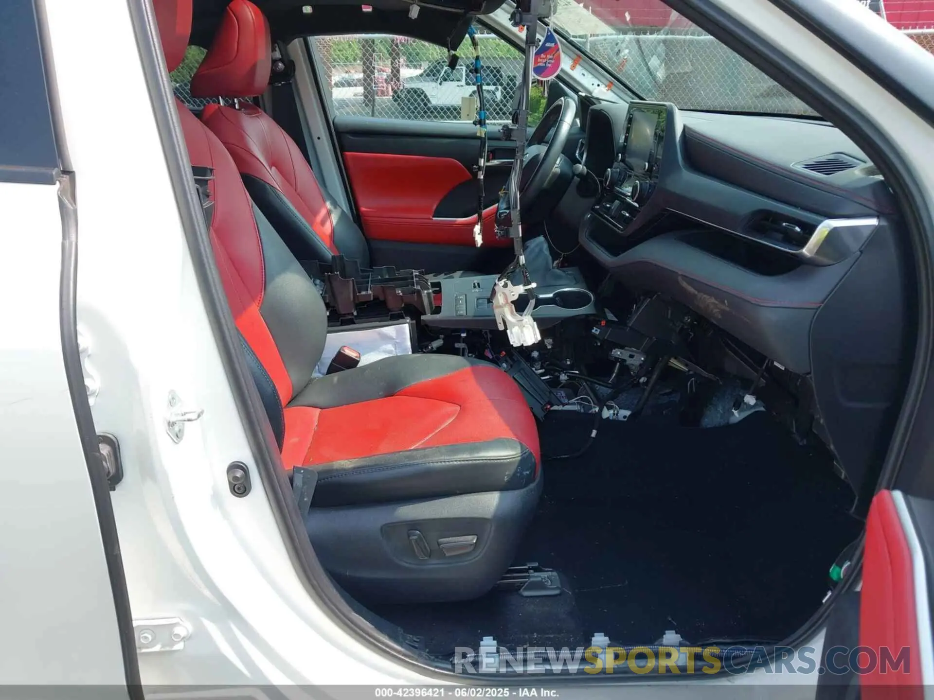 5 Photograph of a damaged car 5TDLZRAH7MS046617 TOYOTA HIGHLANDER 2021