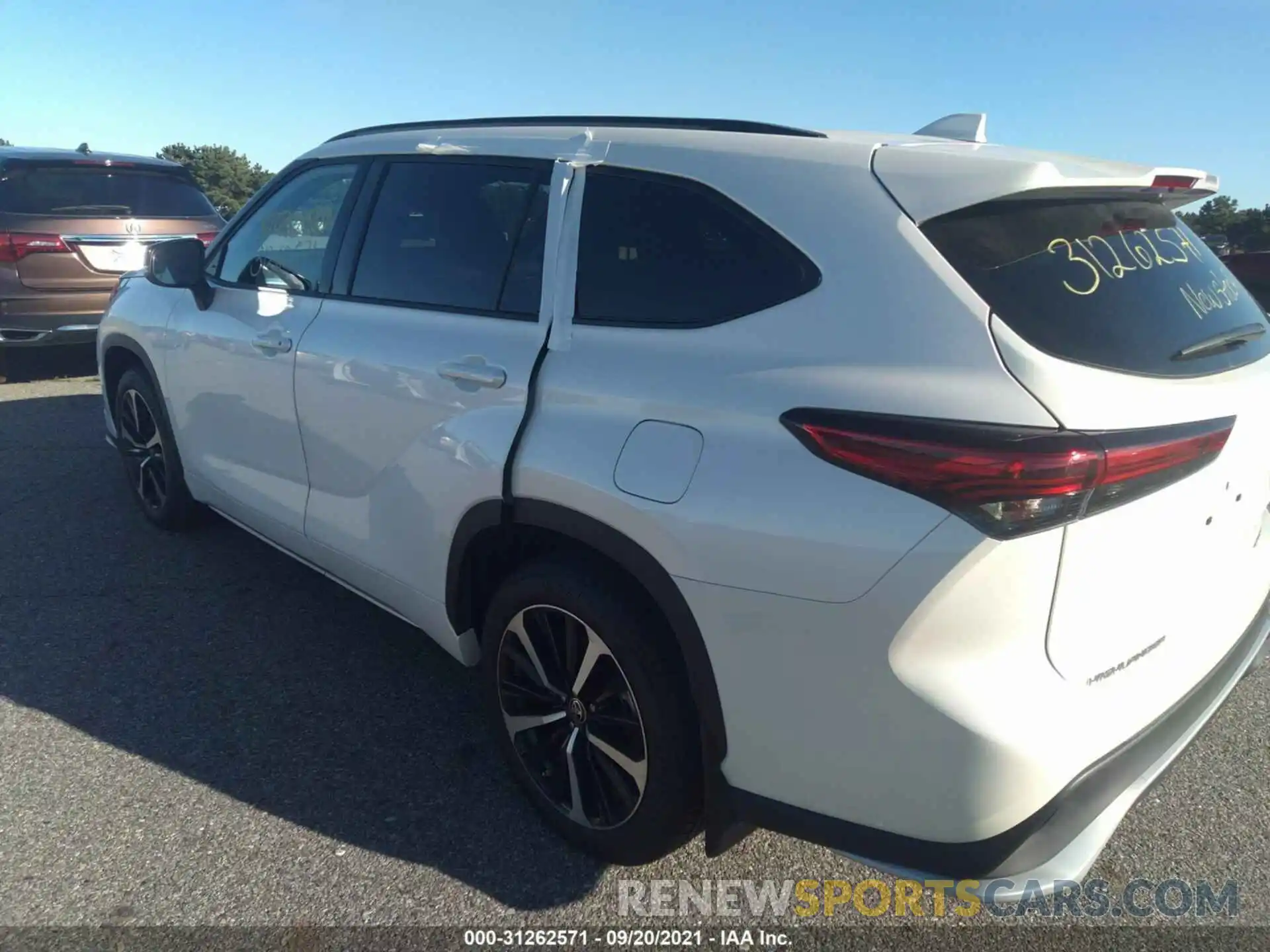 3 Photograph of a damaged car 5TDLZRBH4MS088418 TOYOTA HIGHLANDER 2021