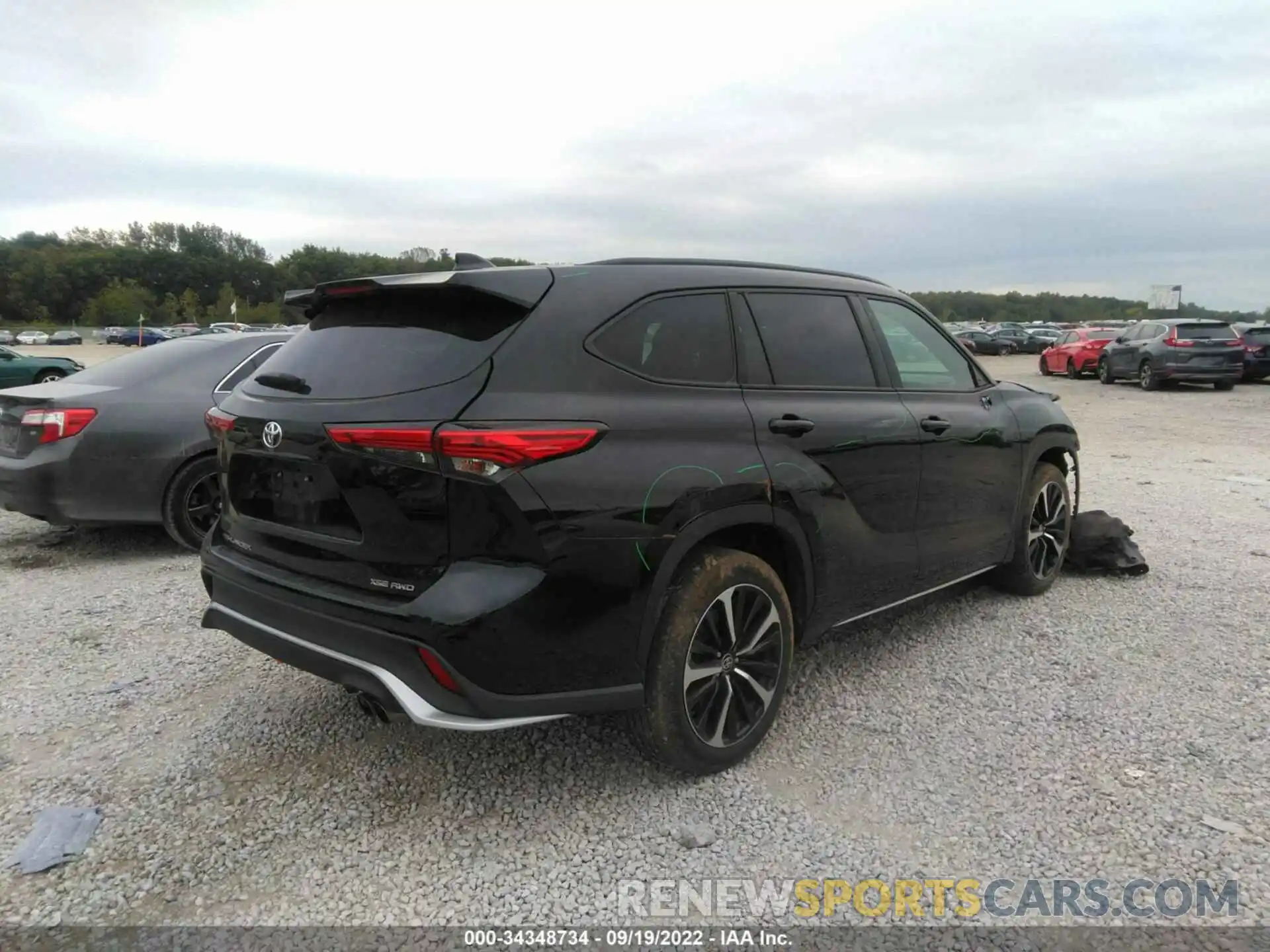 4 Photograph of a damaged car 5TDLZRBH4MS100521 TOYOTA HIGHLANDER 2021