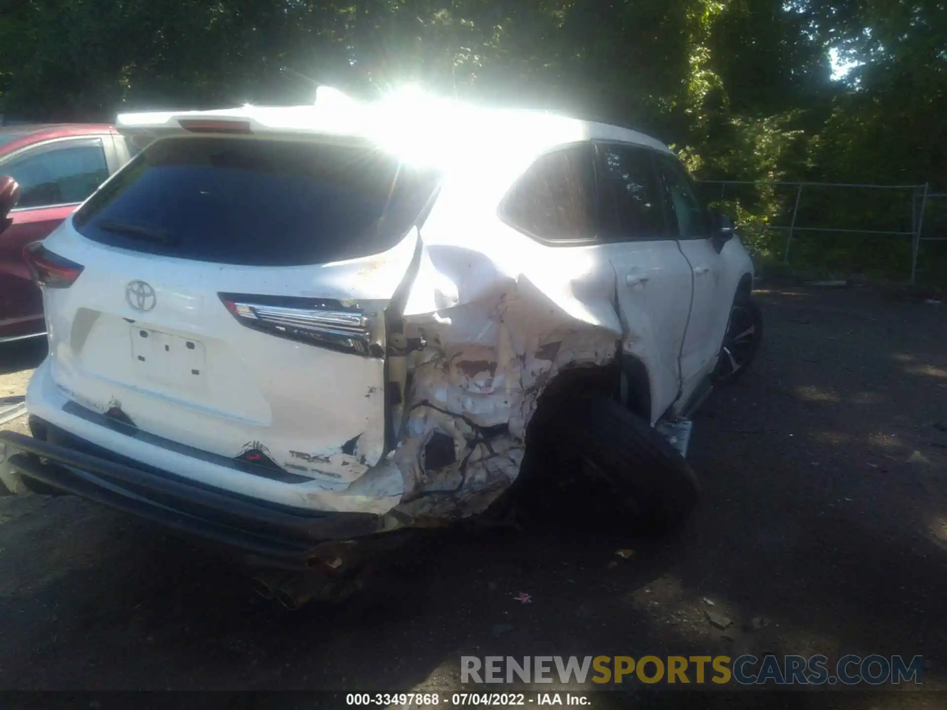 4 Photograph of a damaged car 5TDLZRBH5MS094440 TOYOTA HIGHLANDER 2021