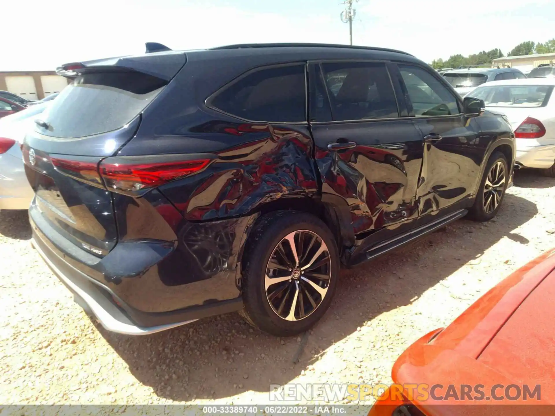 4 Photograph of a damaged car 5TDLZRBH7MS129396 TOYOTA HIGHLANDER 2021