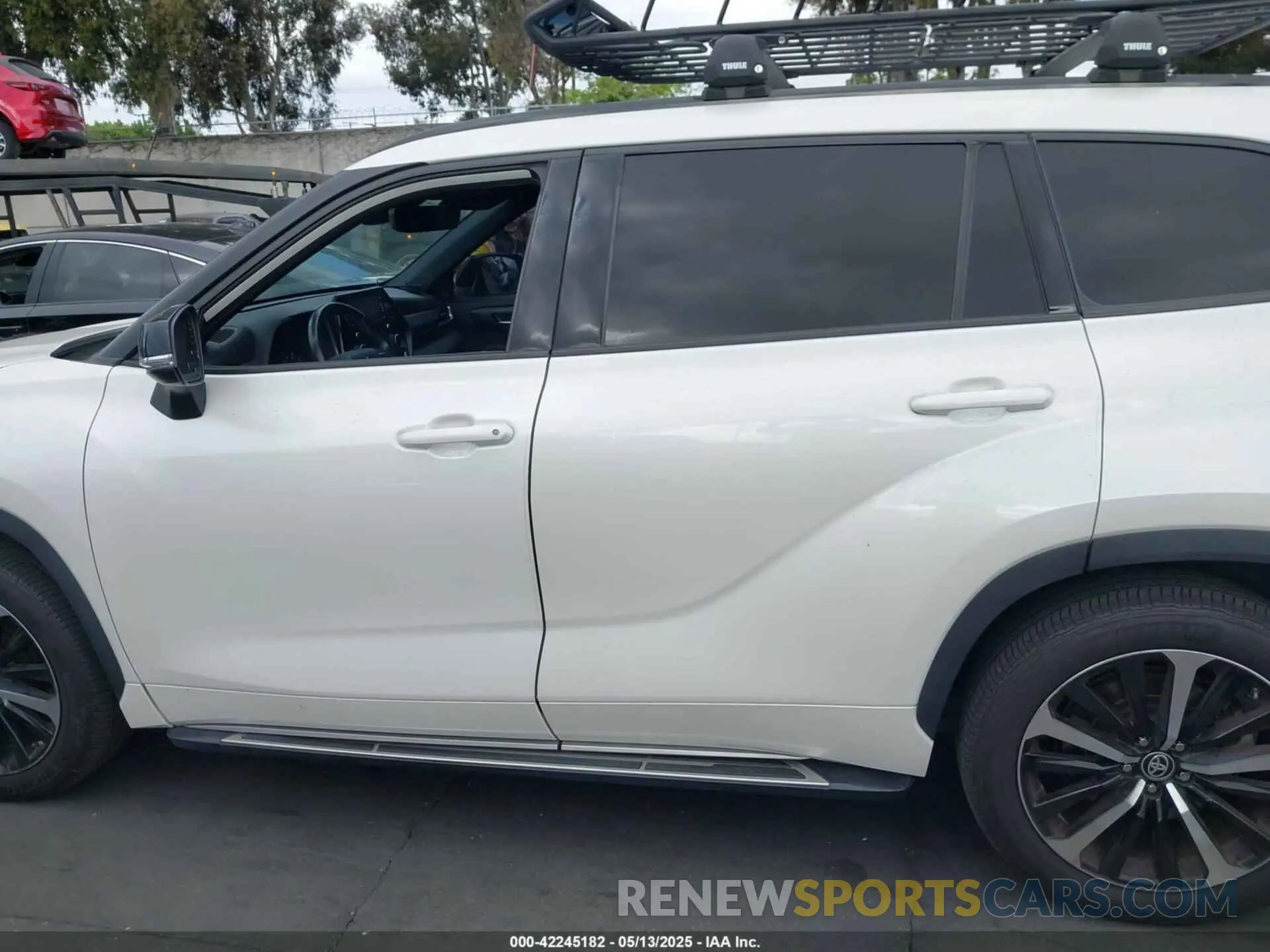 14 Photograph of a damaged car 5TDLZRBH8MS062159 TOYOTA HIGHLANDER 2021