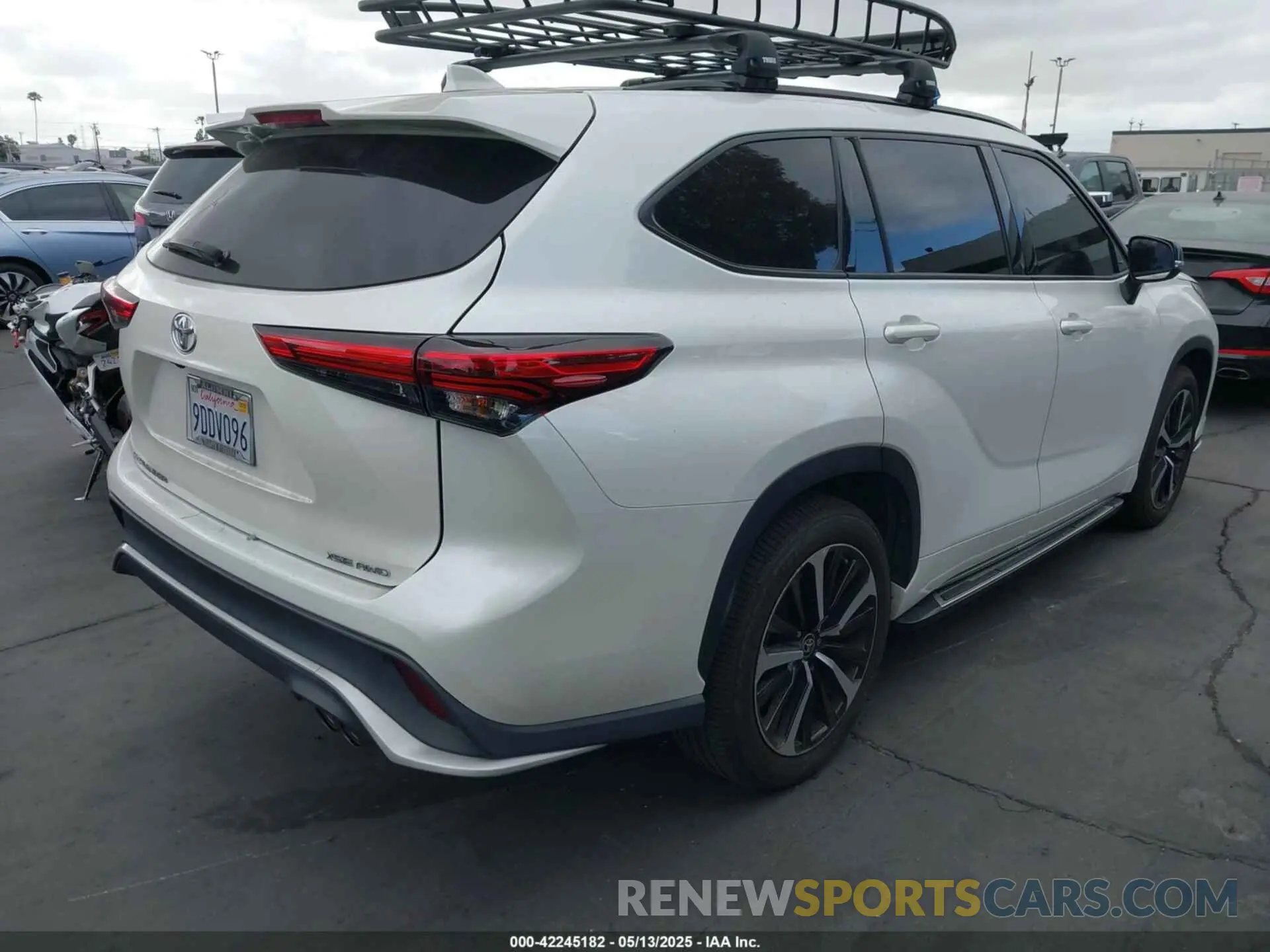 4 Photograph of a damaged car 5TDLZRBH8MS062159 TOYOTA HIGHLANDER 2021