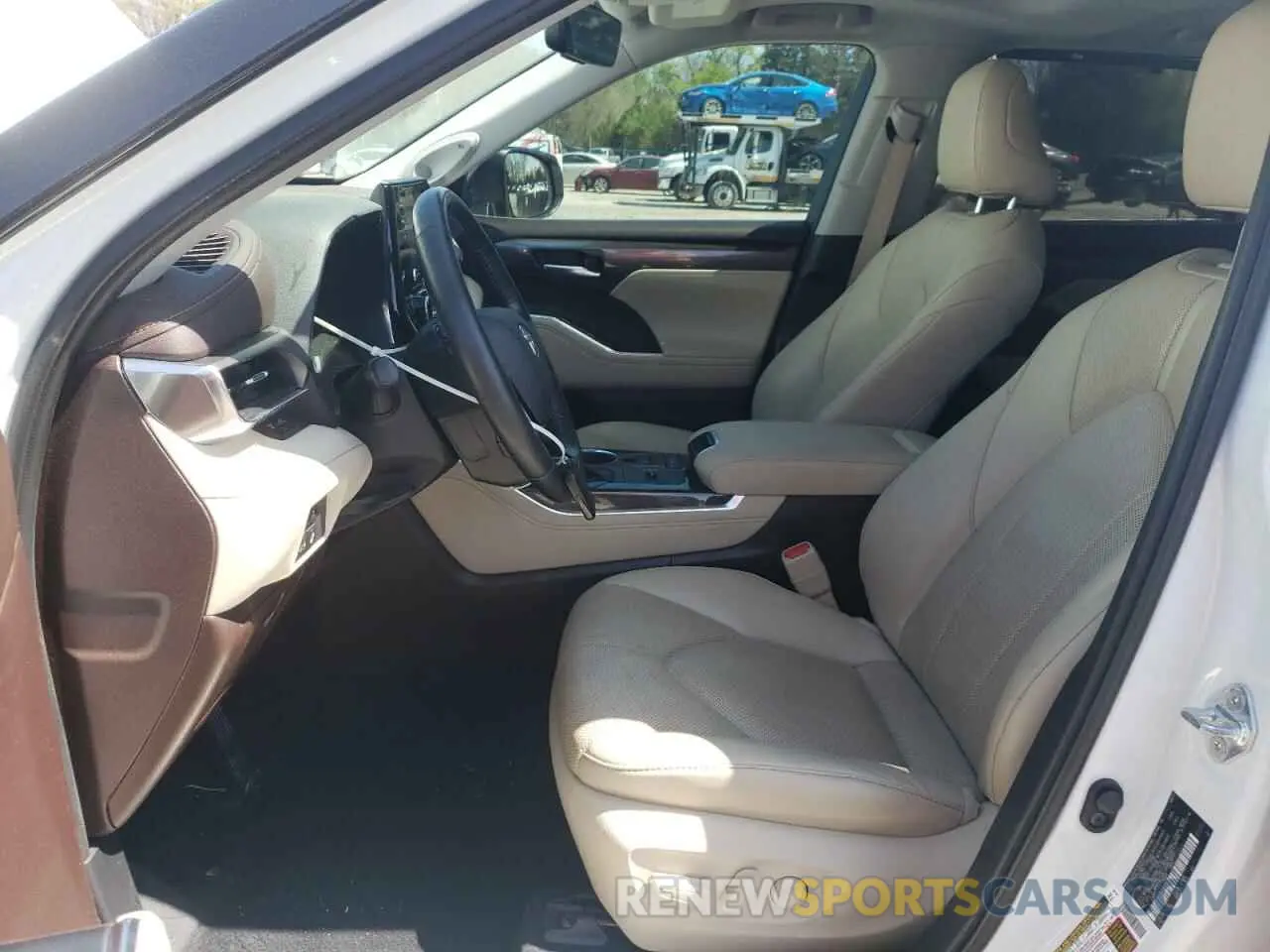 7 Photograph of a damaged car 5TDXBRCH0MS530289 TOYOTA HIGHLANDER 2021