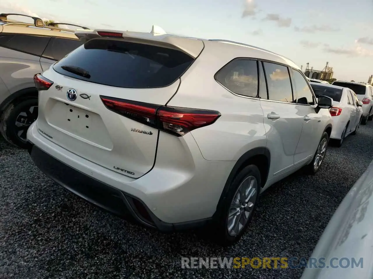 3 Photograph of a damaged car 5TDXBRCH3MS018817 TOYOTA HIGHLANDER 2021