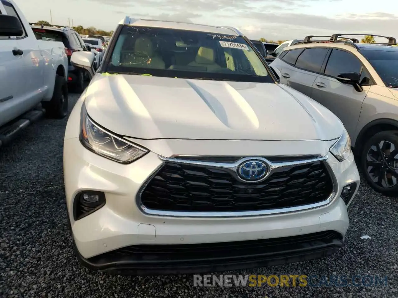 5 Photograph of a damaged car 5TDXBRCH3MS018817 TOYOTA HIGHLANDER 2021