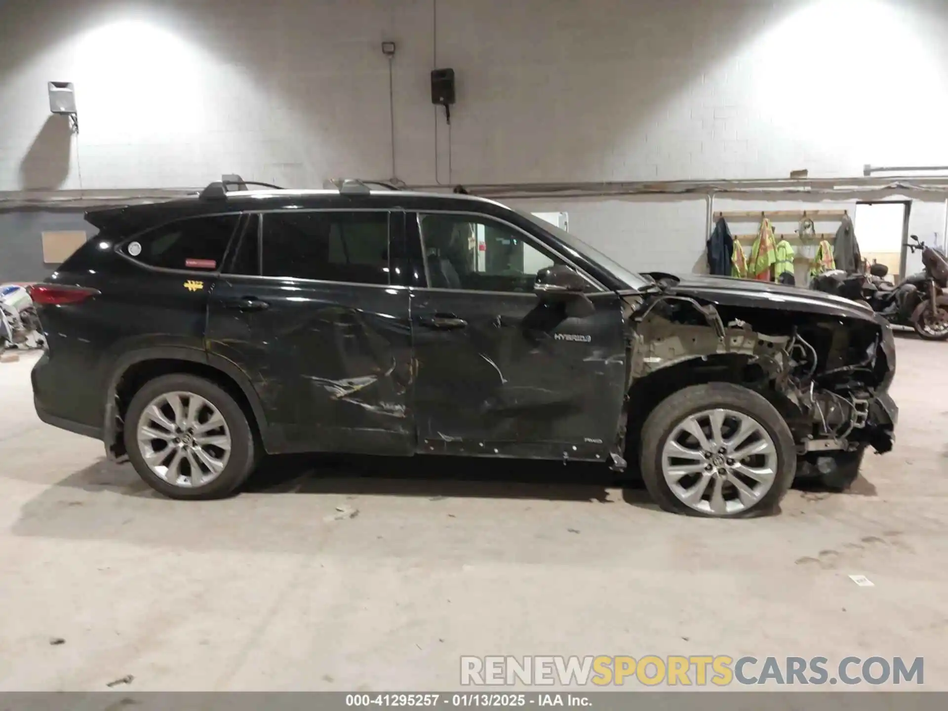 14 Photograph of a damaged car 5TDXBRCH8MS521016 TOYOTA HIGHLANDER 2021