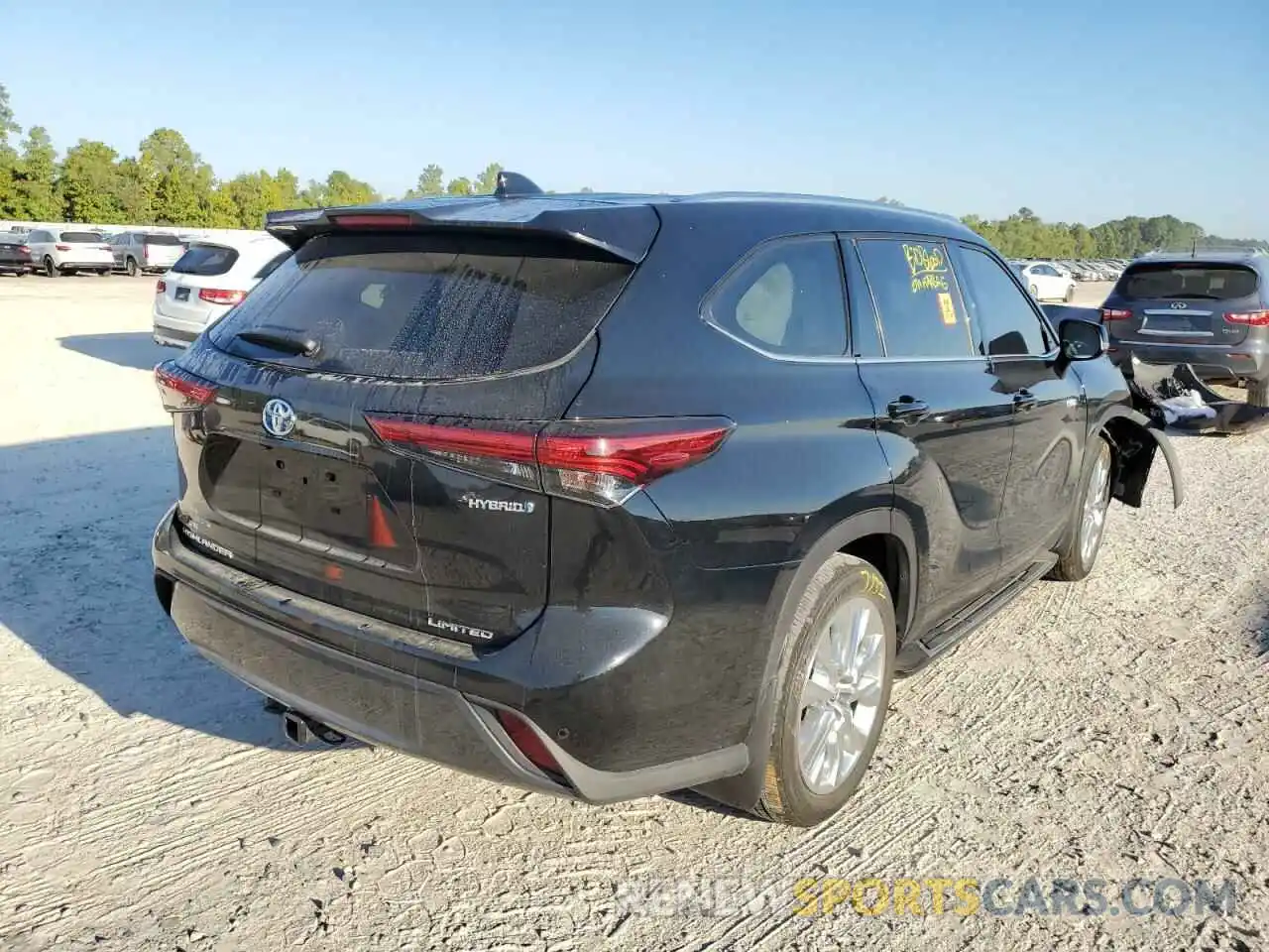 4 Photograph of a damaged car 5TDYARAH2MS005261 TOYOTA HIGHLANDER 2021