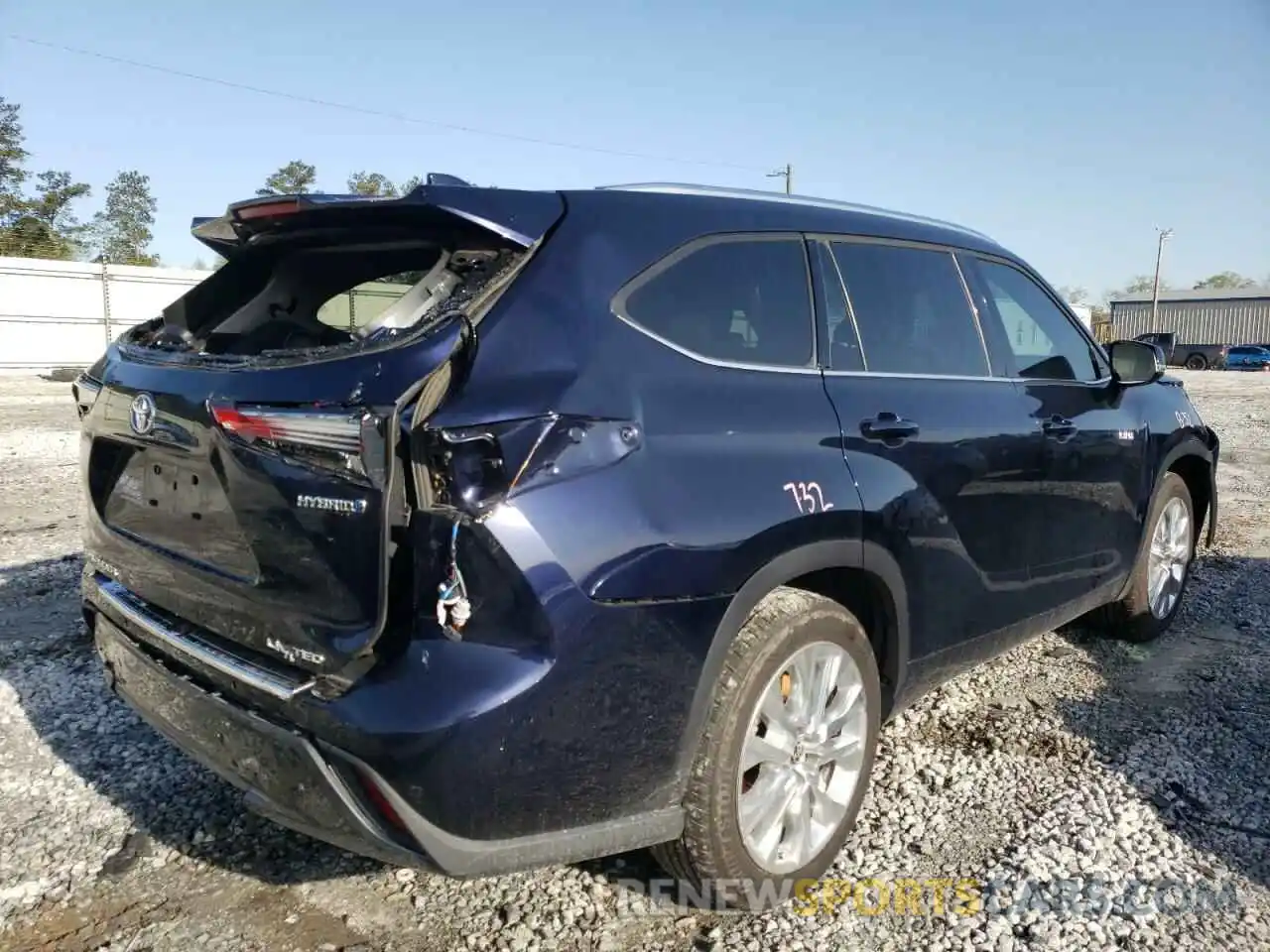 4 Photograph of a damaged car 5TDYARAH2MS507011 TOYOTA HIGHLANDER 2021