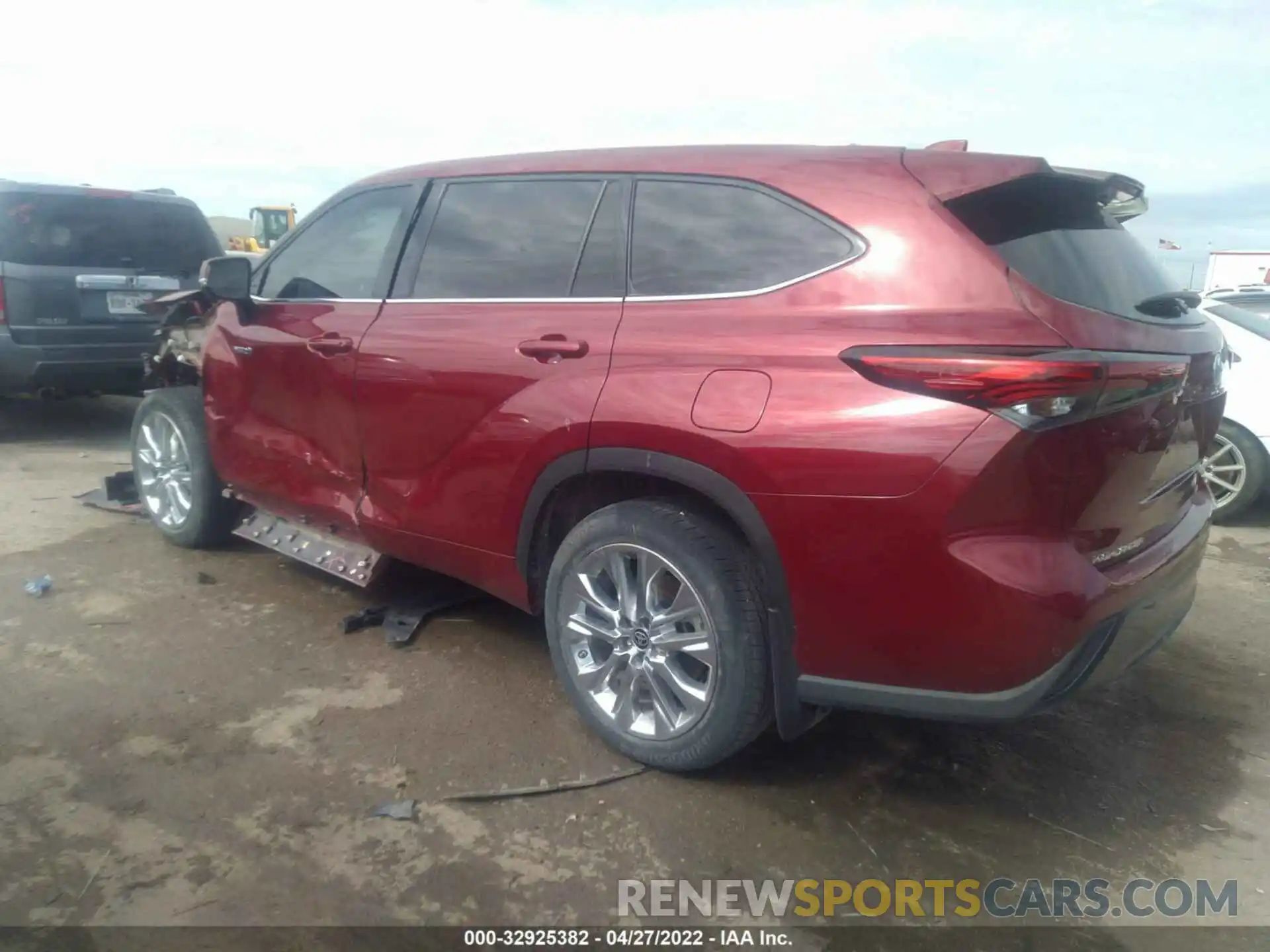 3 Photograph of a damaged car 5TDYARAH4MS005245 TOYOTA HIGHLANDER 2021