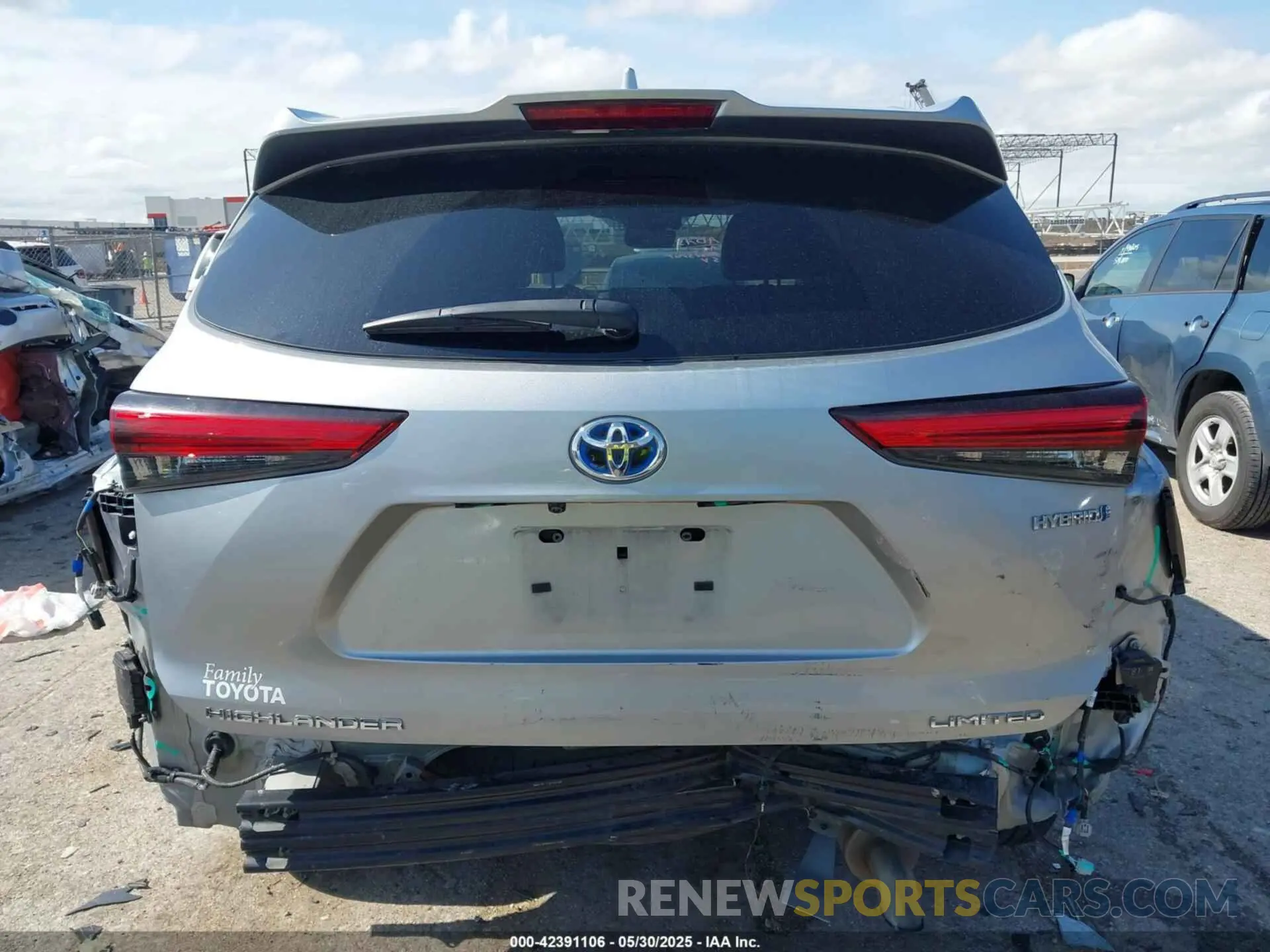 17 Photograph of a damaged car 5TDYARAH6MS006400 TOYOTA HIGHLANDER 2021