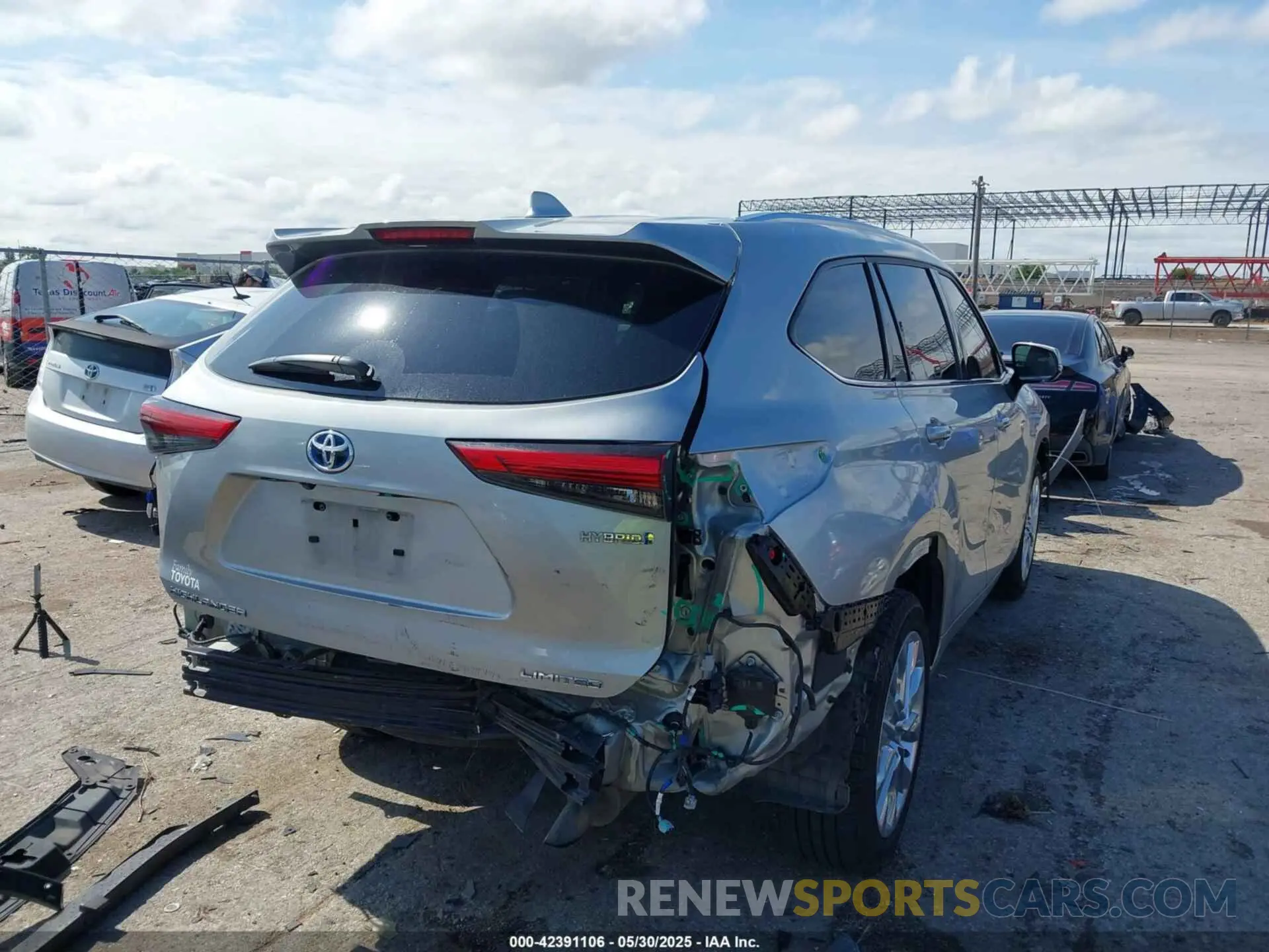 4 Photograph of a damaged car 5TDYARAH6MS006400 TOYOTA HIGHLANDER 2021