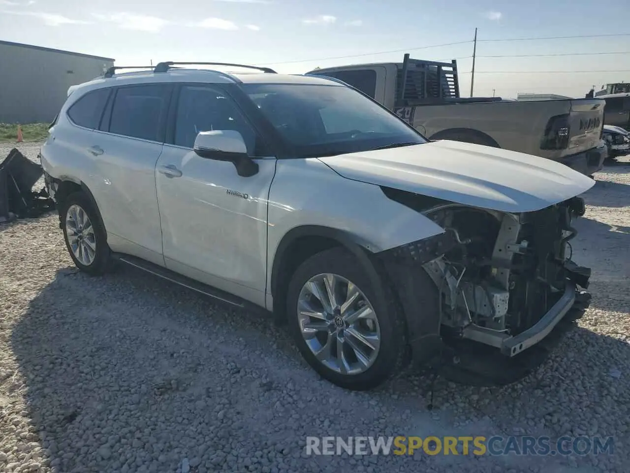 4 Photograph of a damaged car 5TDYARAH6MS505682 TOYOTA HIGHLANDER 2021