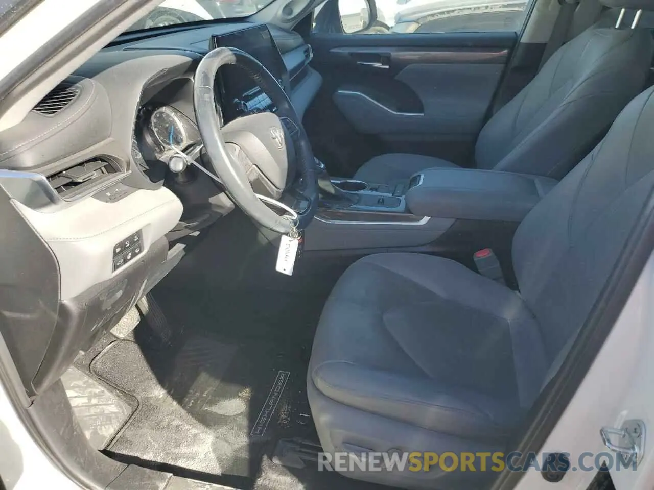 7 Photograph of a damaged car 5TDYARAH6MS505682 TOYOTA HIGHLANDER 2021