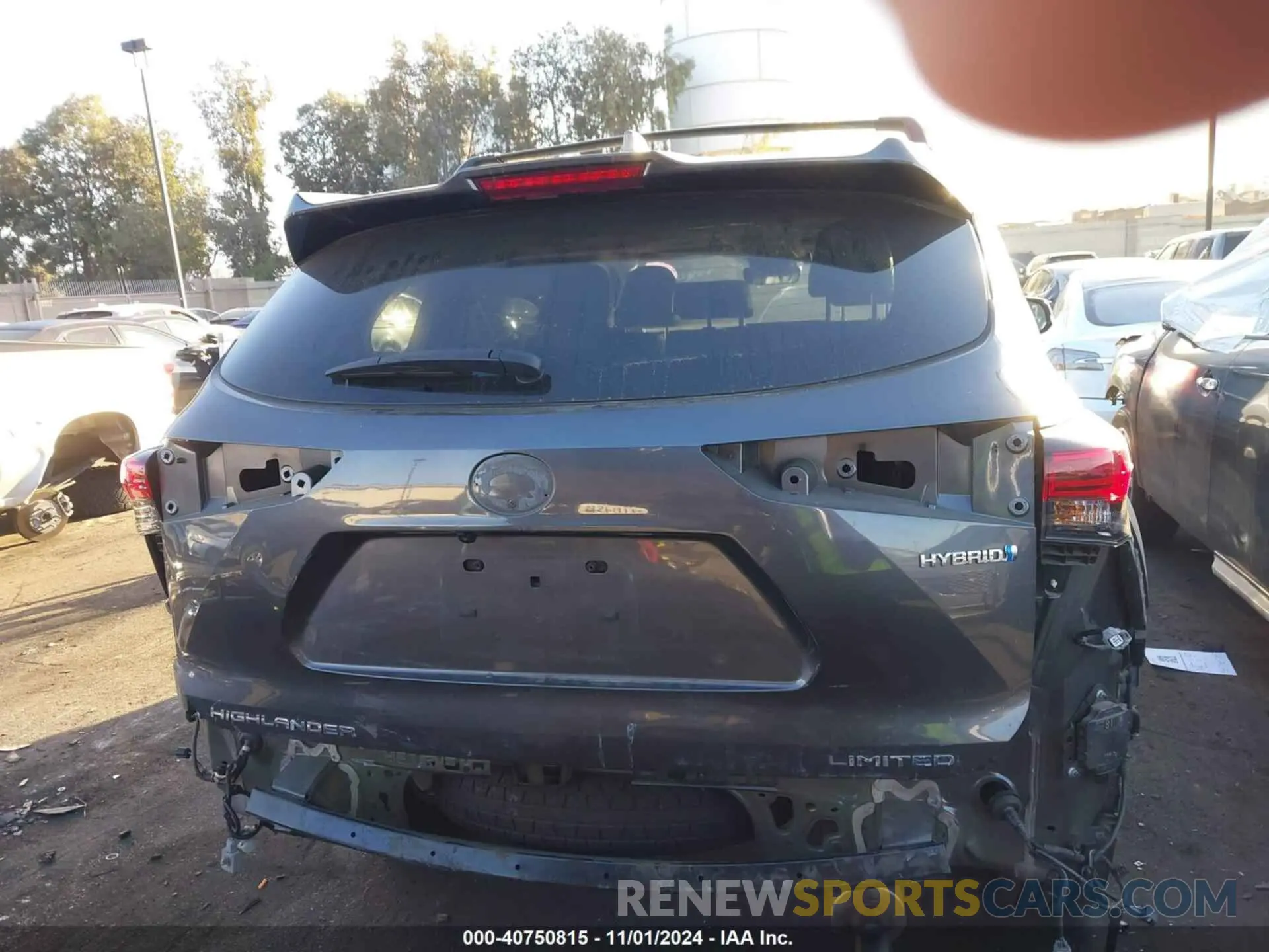 17 Photograph of a damaged car 5TDYARAH9MS007850 TOYOTA HIGHLANDER 2021
