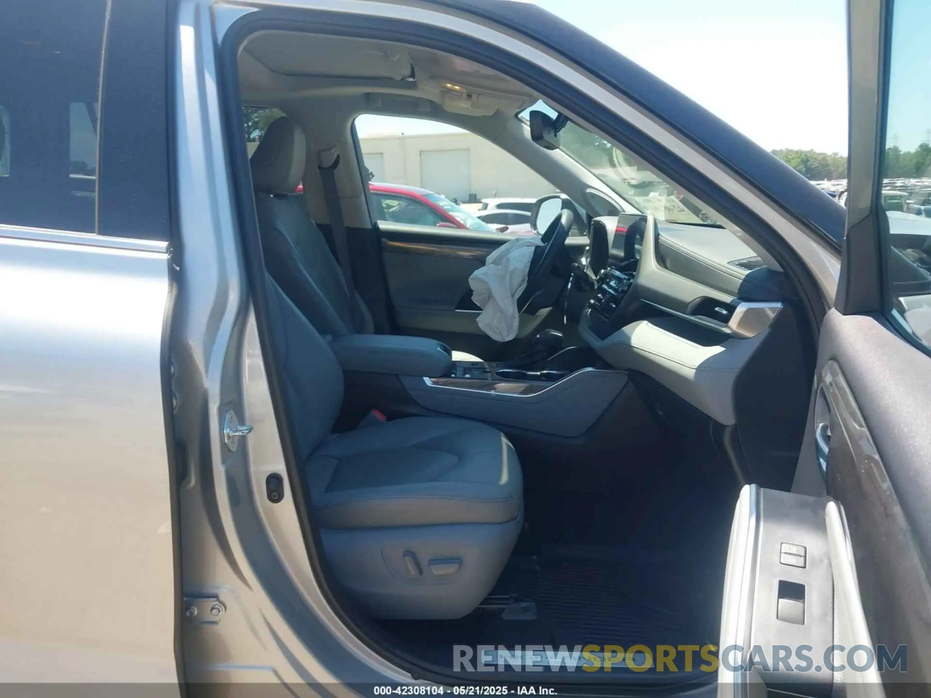 5 Photograph of a damaged car 5TDYZRAH0MS089945 TOYOTA HIGHLANDER 2021