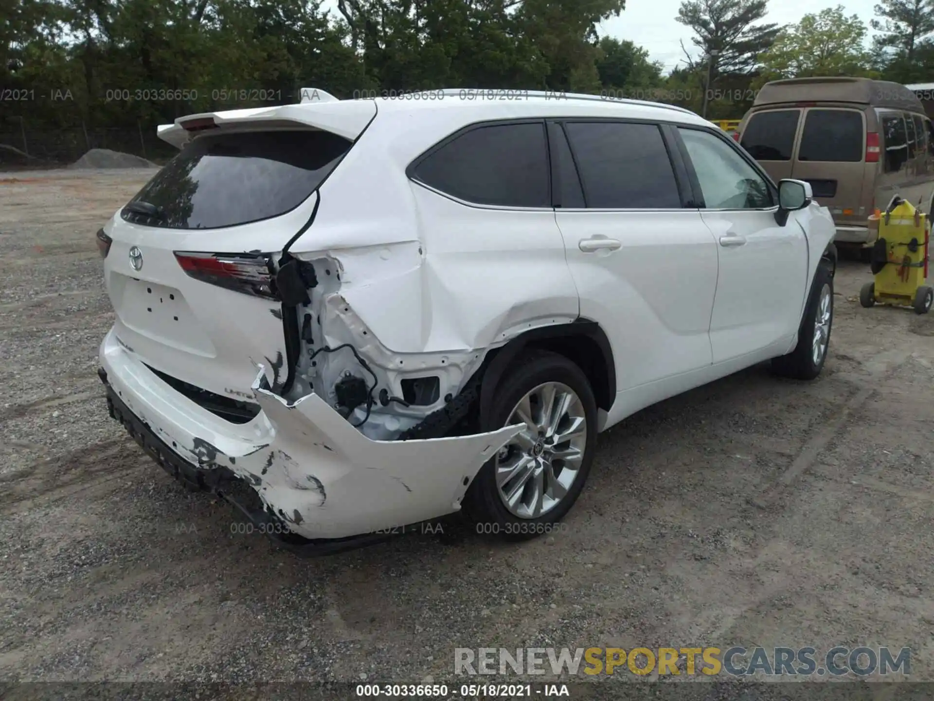 4 Photograph of a damaged car 5TDYZRAH5MS058013 TOYOTA HIGHLANDER 2021