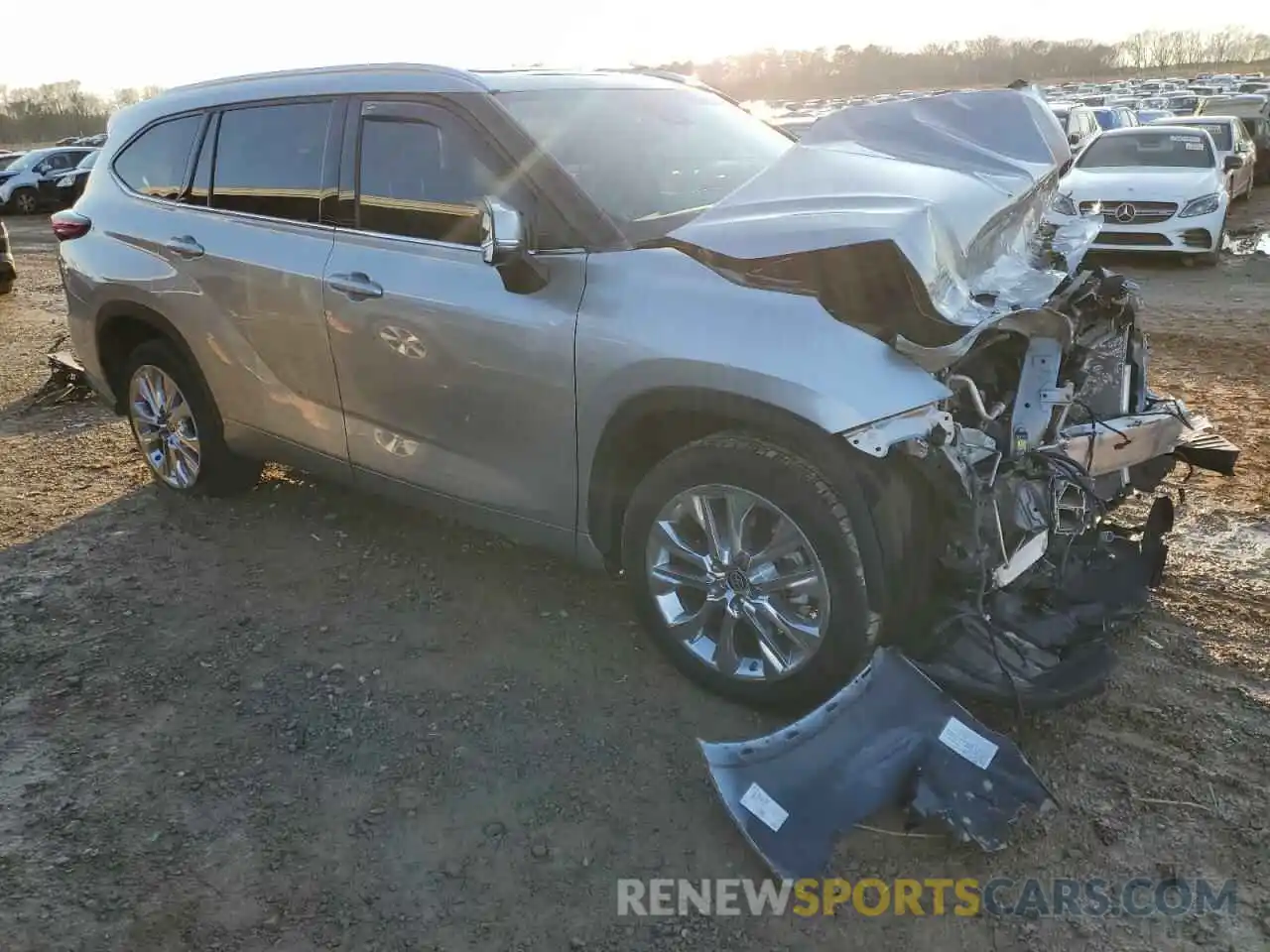 4 Photograph of a damaged car 5TDYZRAH5MS064541 TOYOTA HIGHLANDER 2021