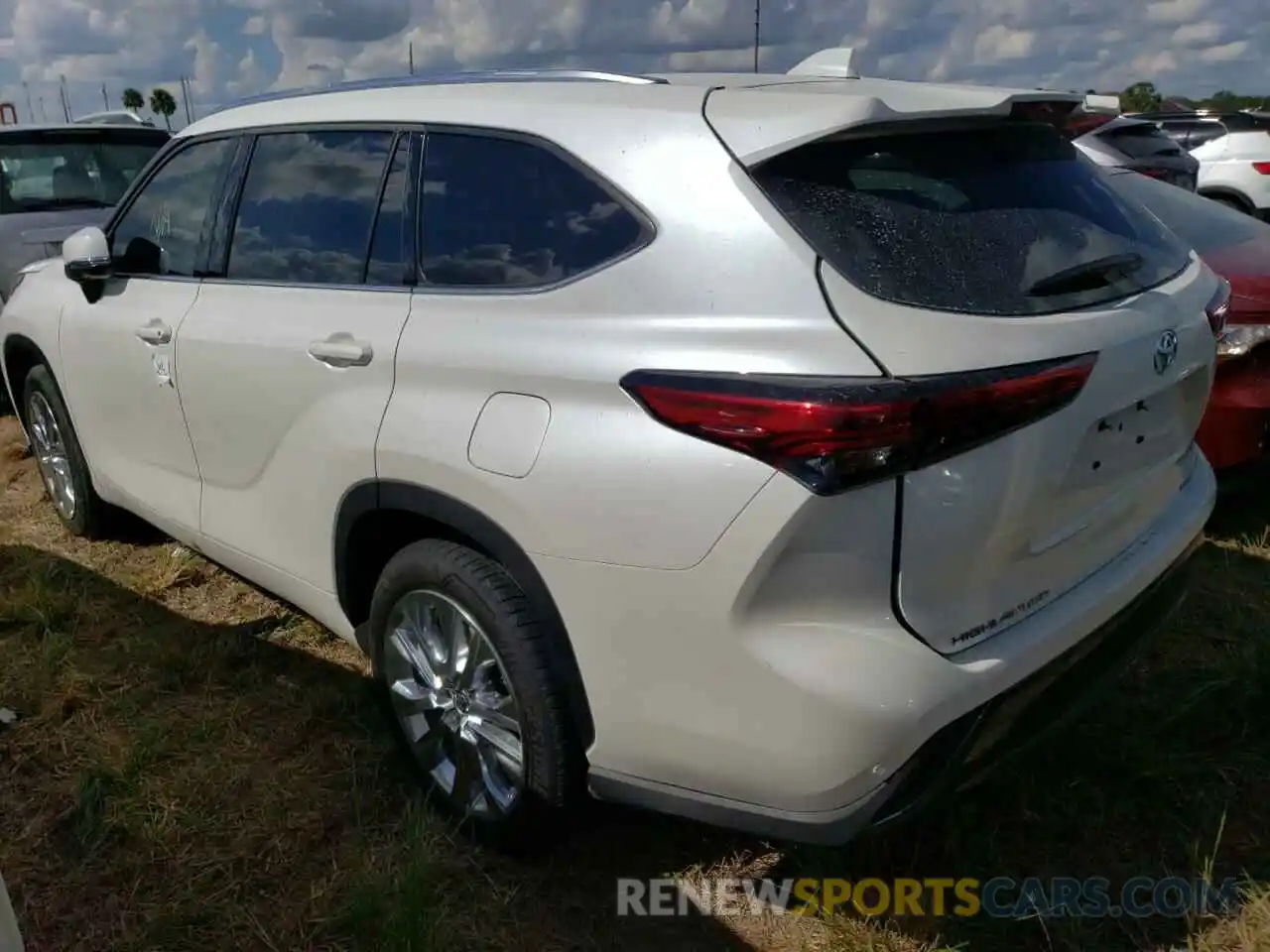 3 Photograph of a damaged car 5TDYZRAH5MS076897 TOYOTA HIGHLANDER 2021