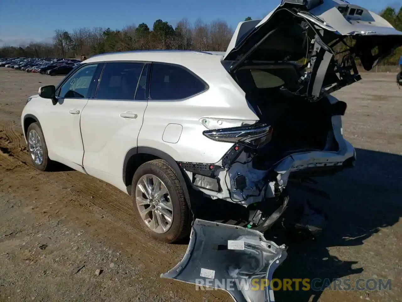 3 Photograph of a damaged car 5TDYZRAH6MS069070 TOYOTA HIGHLANDER 2021