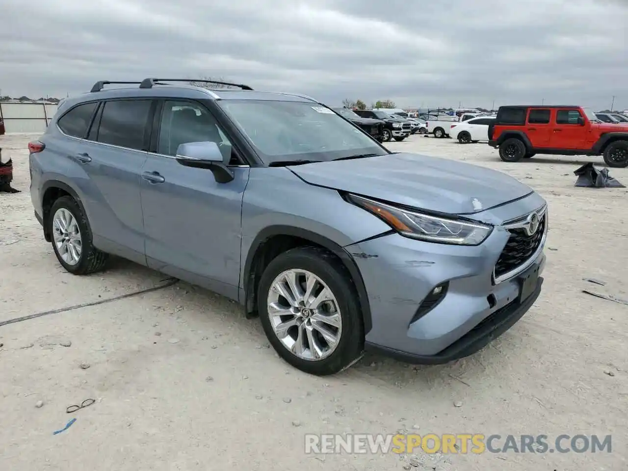 4 Photograph of a damaged car 5TDYZRAH7MS034084 TOYOTA HIGHLANDER 2021