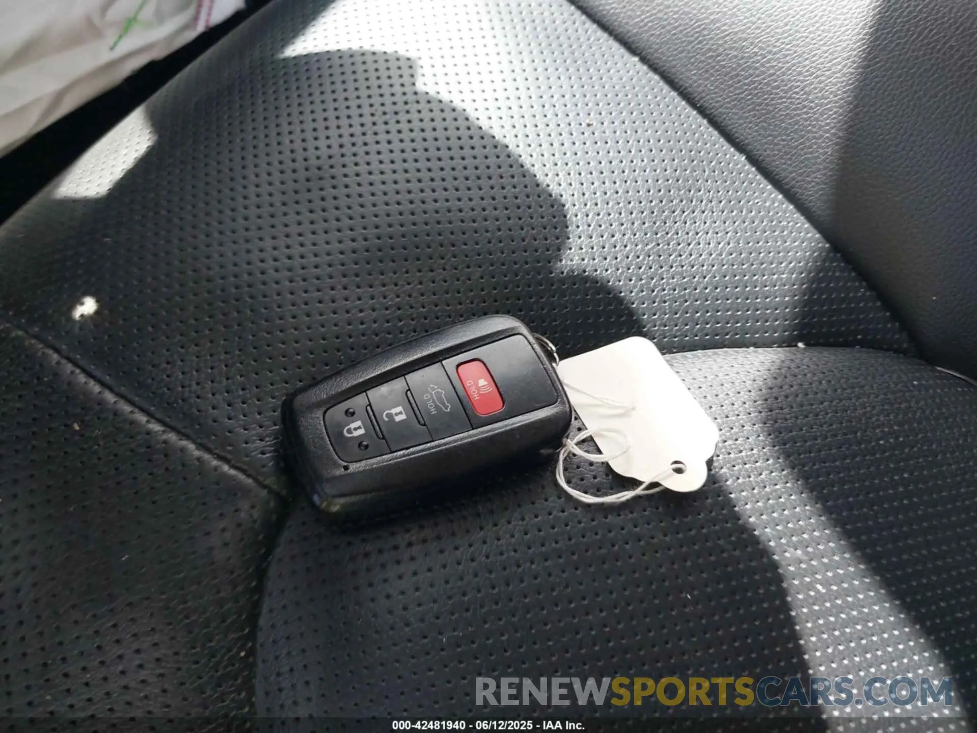 11 Photograph of a damaged car 5TDYZRAH7MS530051 TOYOTA HIGHLANDER 2021