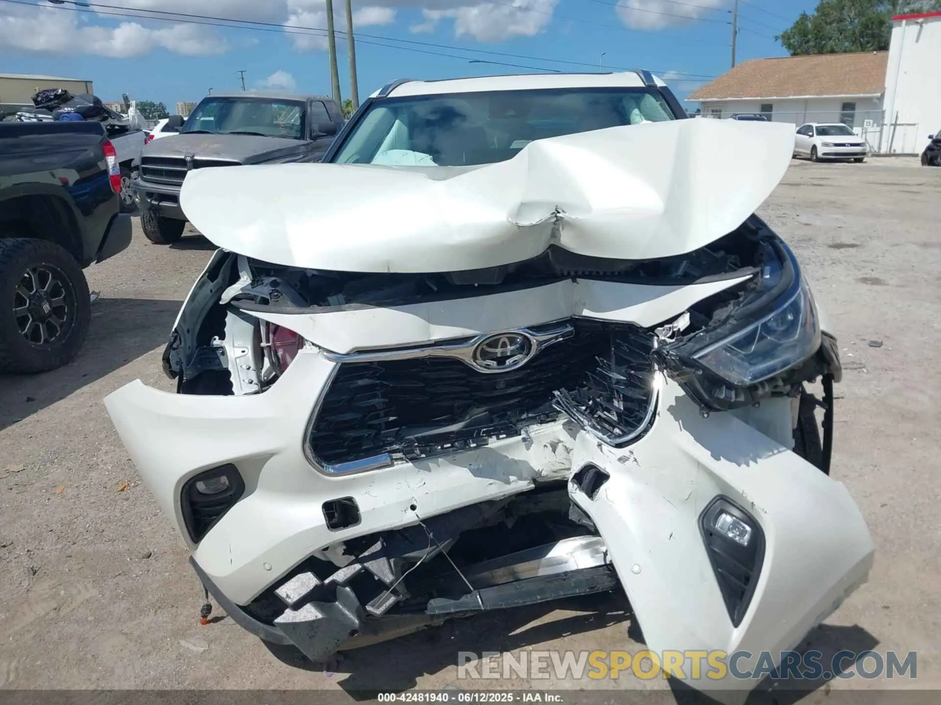 13 Photograph of a damaged car 5TDYZRAH7MS530051 TOYOTA HIGHLANDER 2021