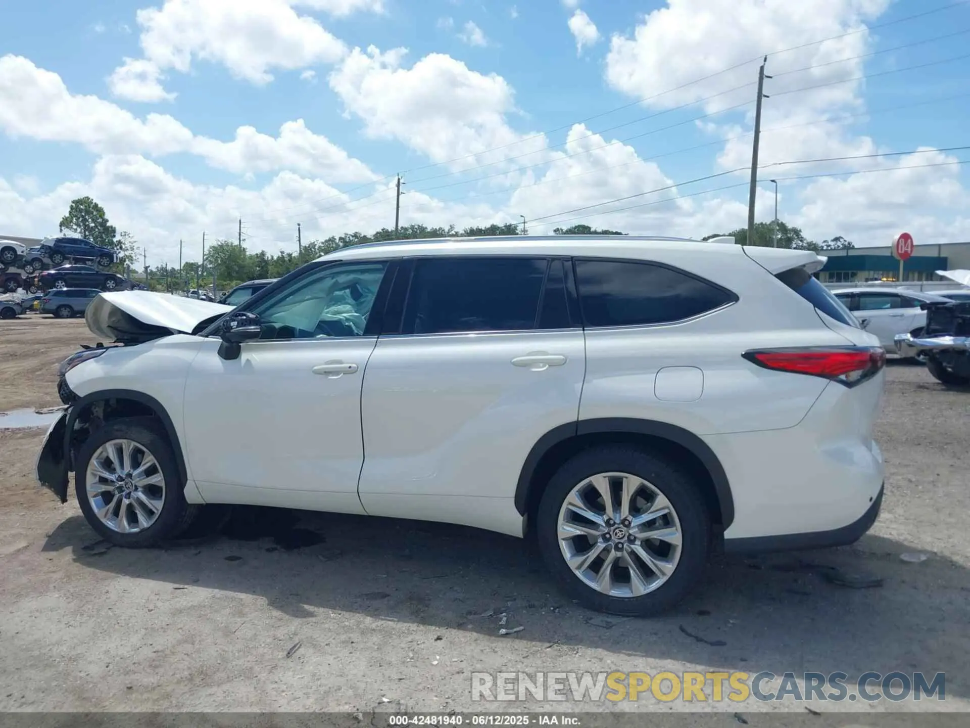 15 Photograph of a damaged car 5TDYZRAH7MS530051 TOYOTA HIGHLANDER 2021