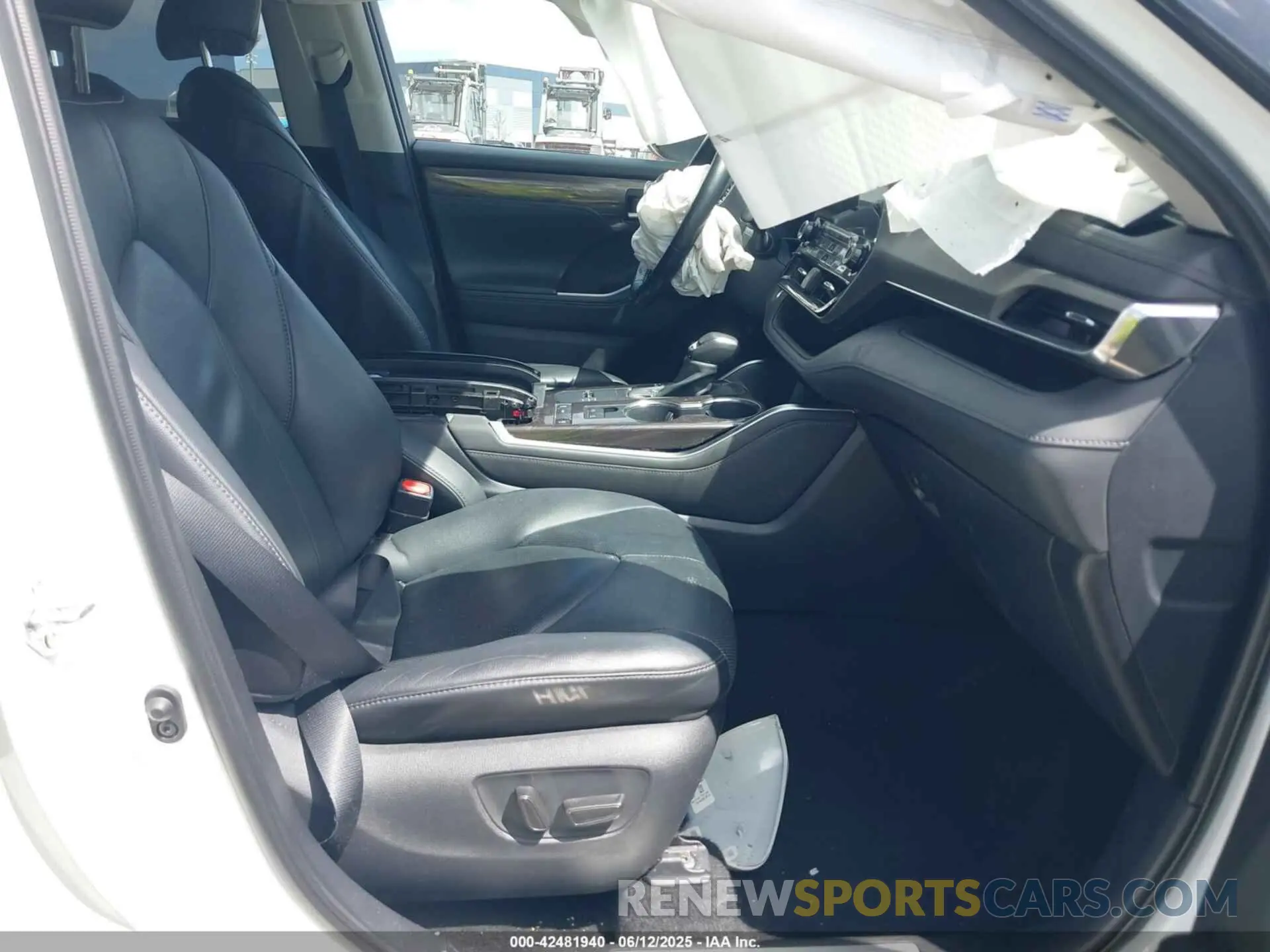 5 Photograph of a damaged car 5TDYZRAH7MS530051 TOYOTA HIGHLANDER 2021