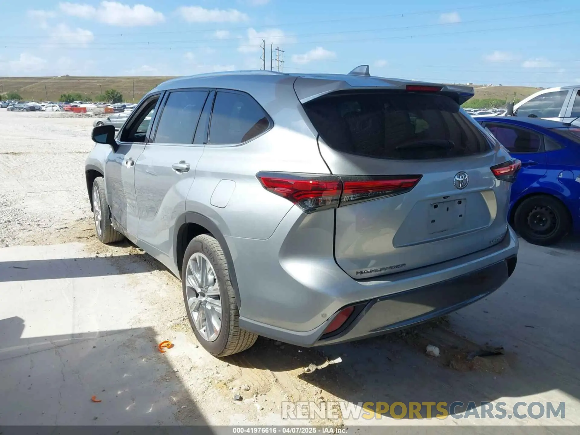 3 Photograph of a damaged car 5TDYZRAH8MS063996 TOYOTA HIGHLANDER 2021